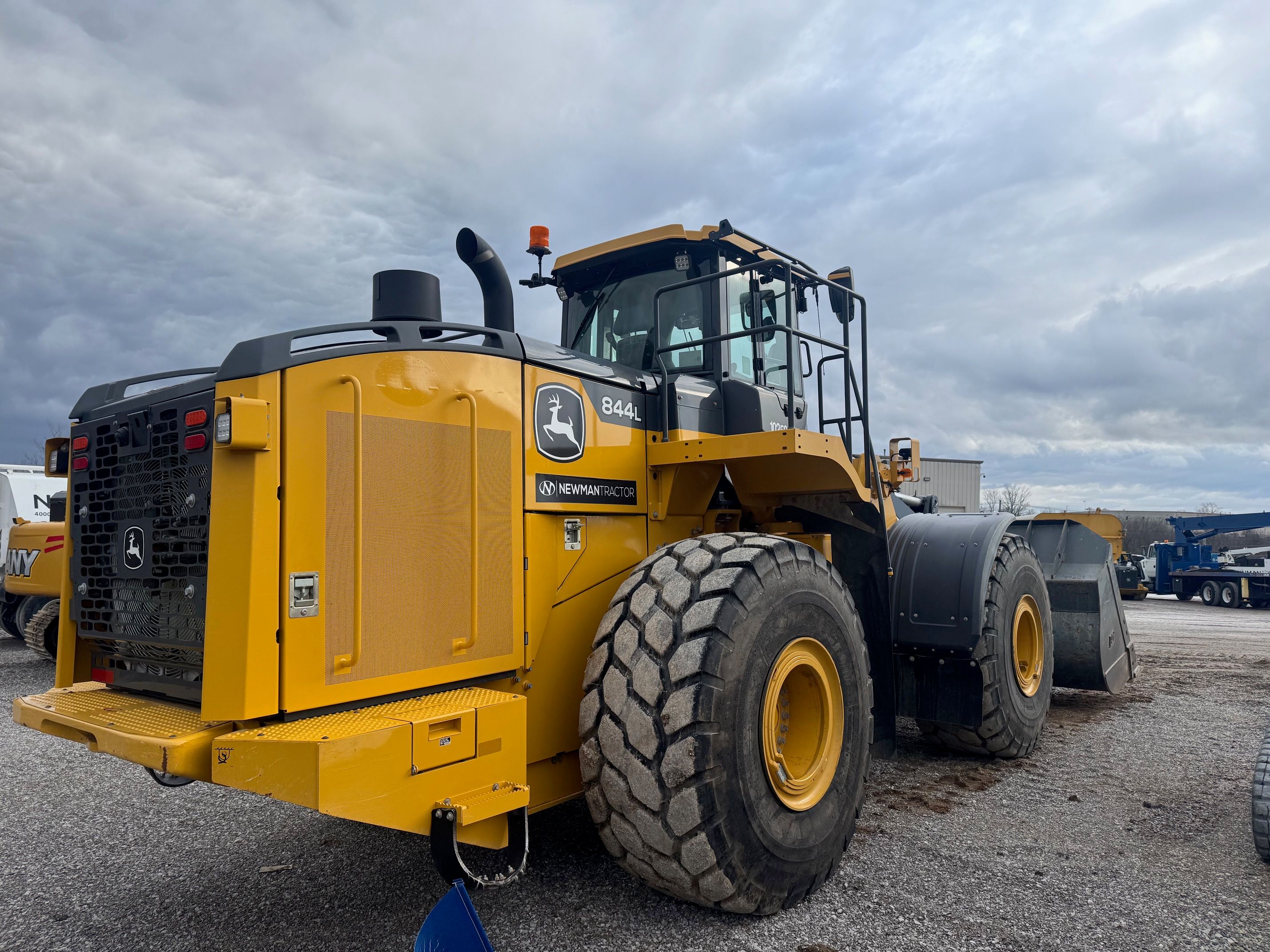 2022 JOHN DEERE 844L Photo 3 Thumbnail