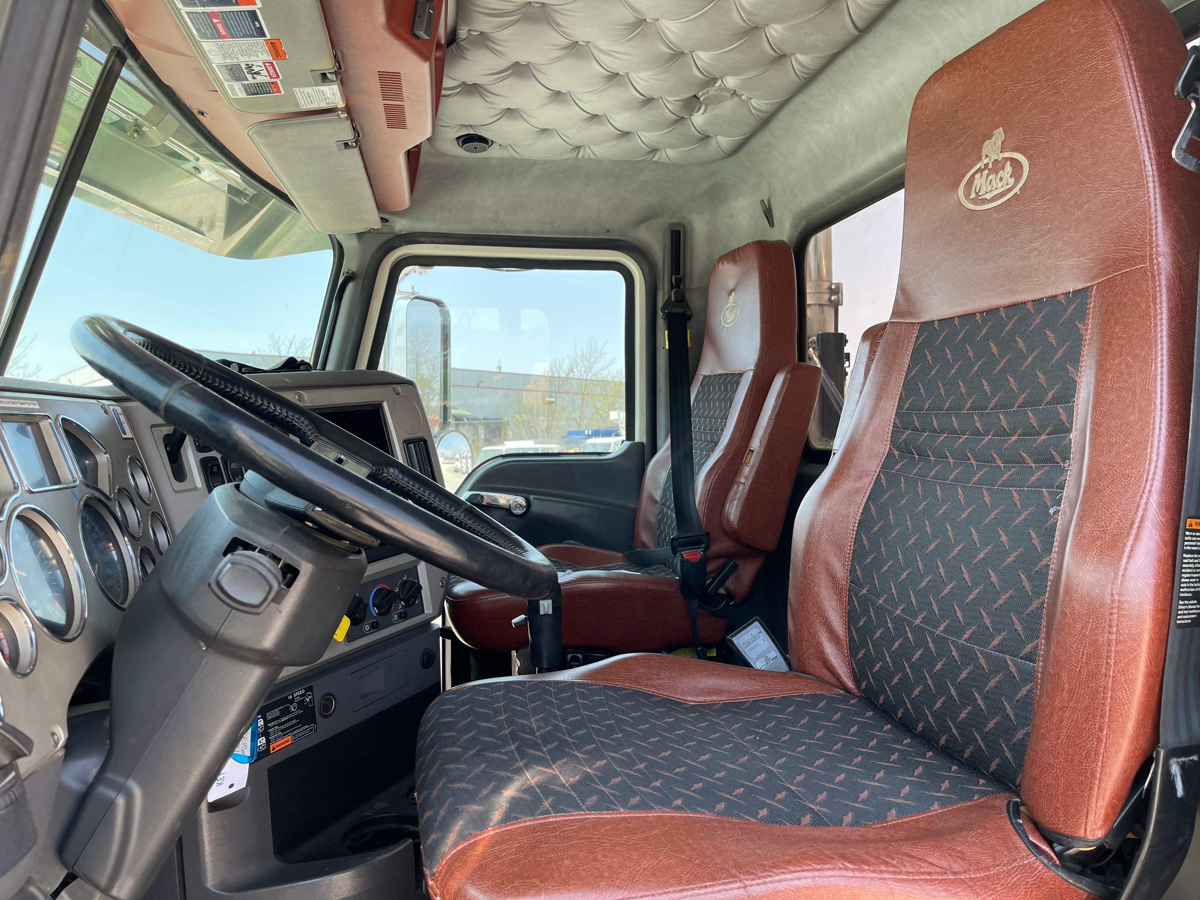 2016 MACK CHU613 Photo 6 Thumbnail