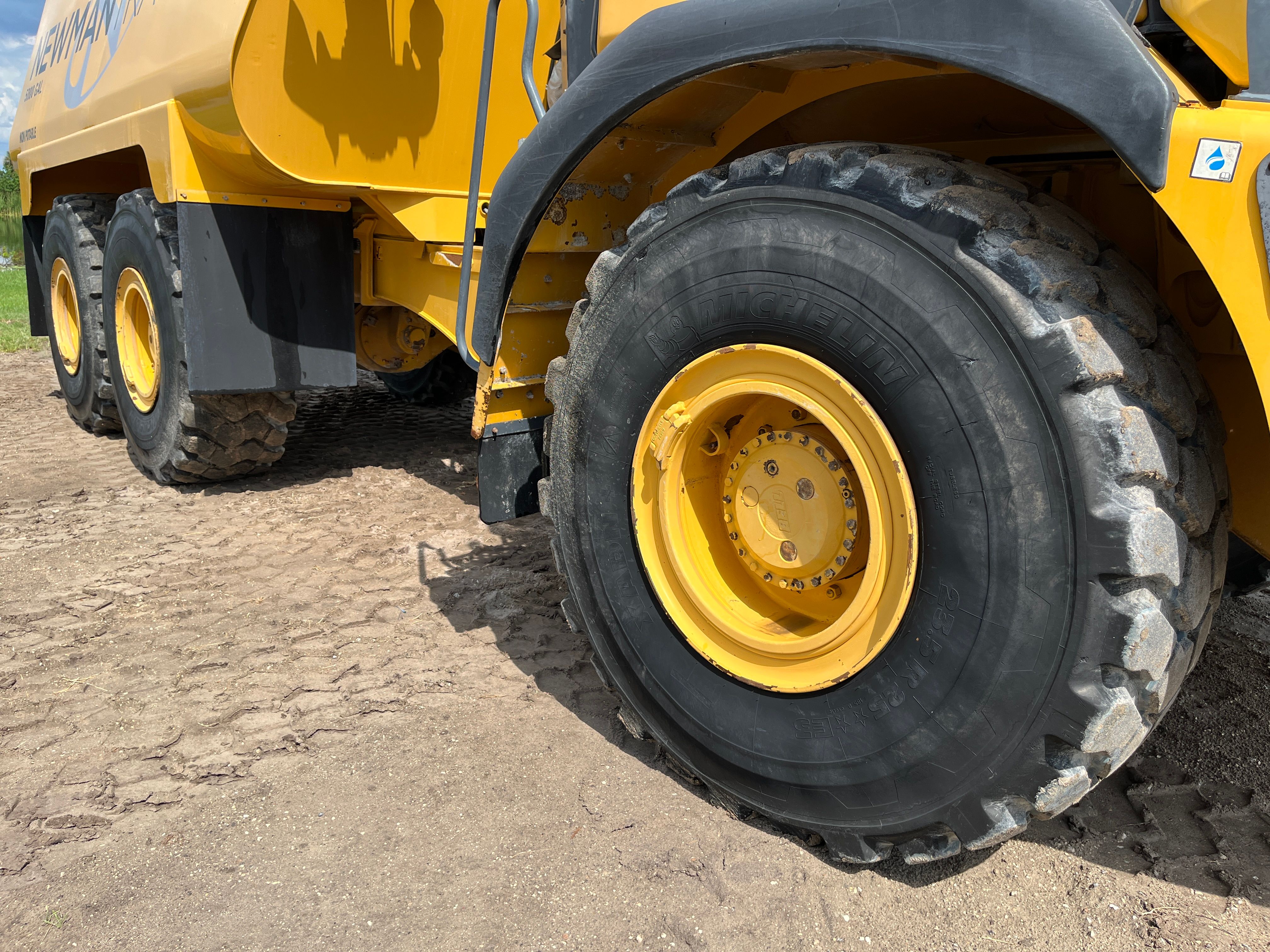 2016 BELL B25E Photo 15 Thumbnail