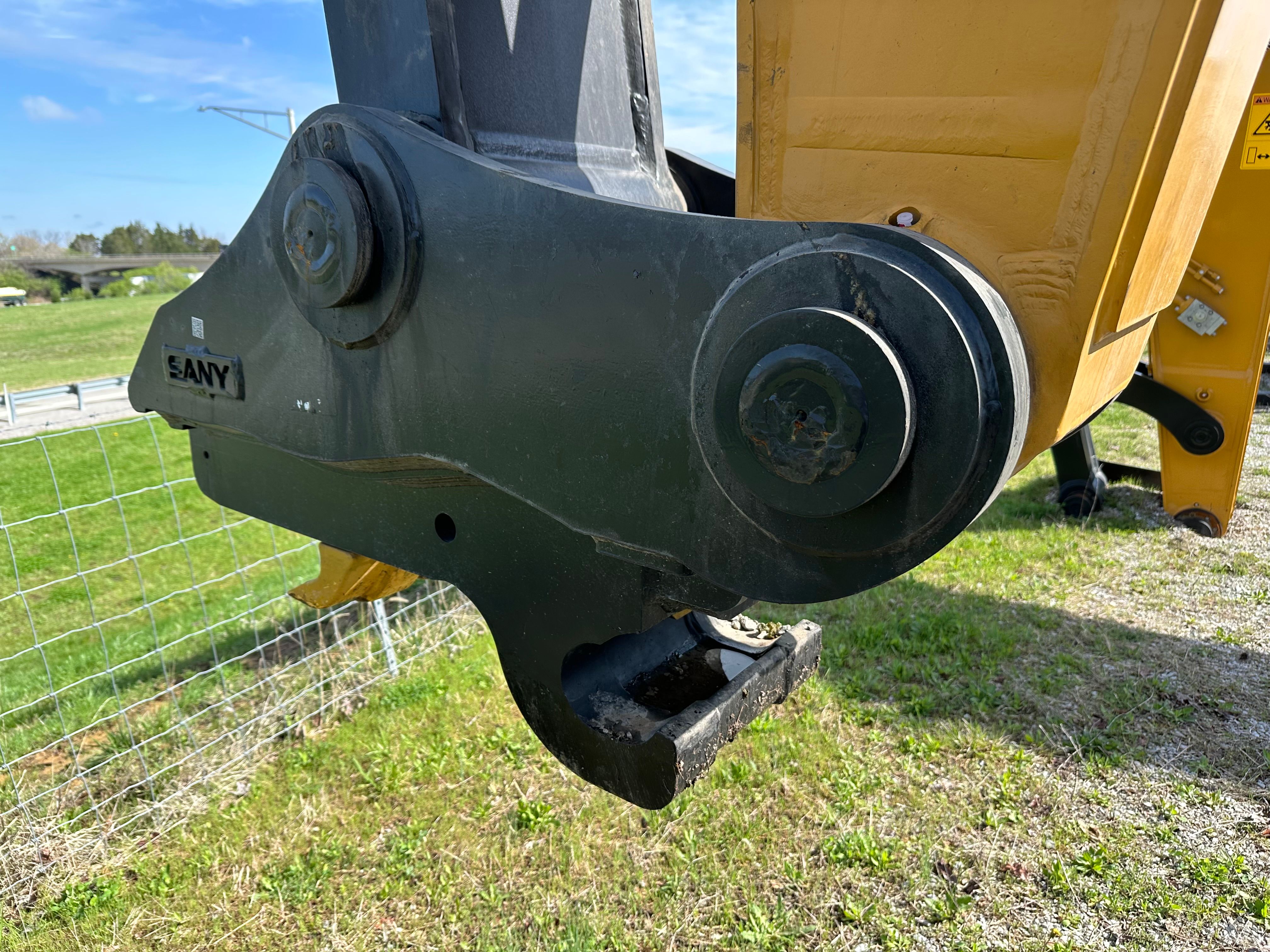 SANY SY500H HYDRAULIC QUICK COUPLER Photo 1 Thumbnail