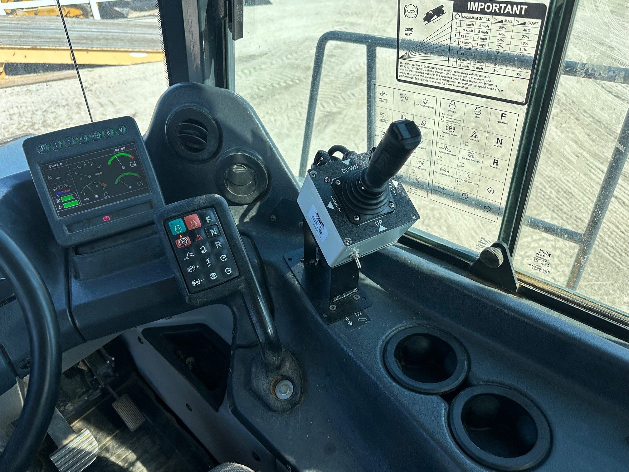 2018 JOHN DEERE 260E Photo 9 Thumbnail