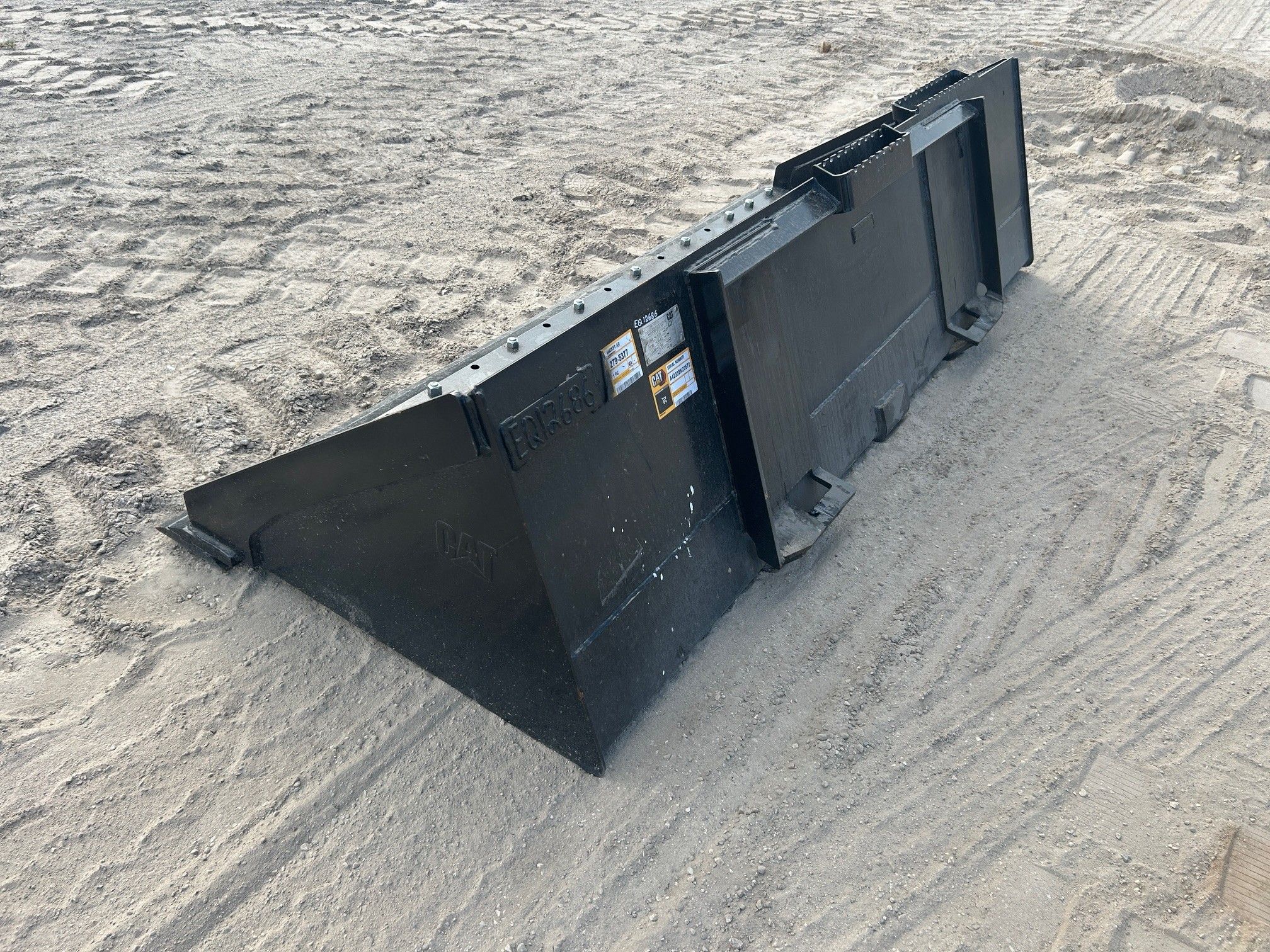 CAT 299D3 80" Skid Steer Bucket Photo 2 Thumbnail