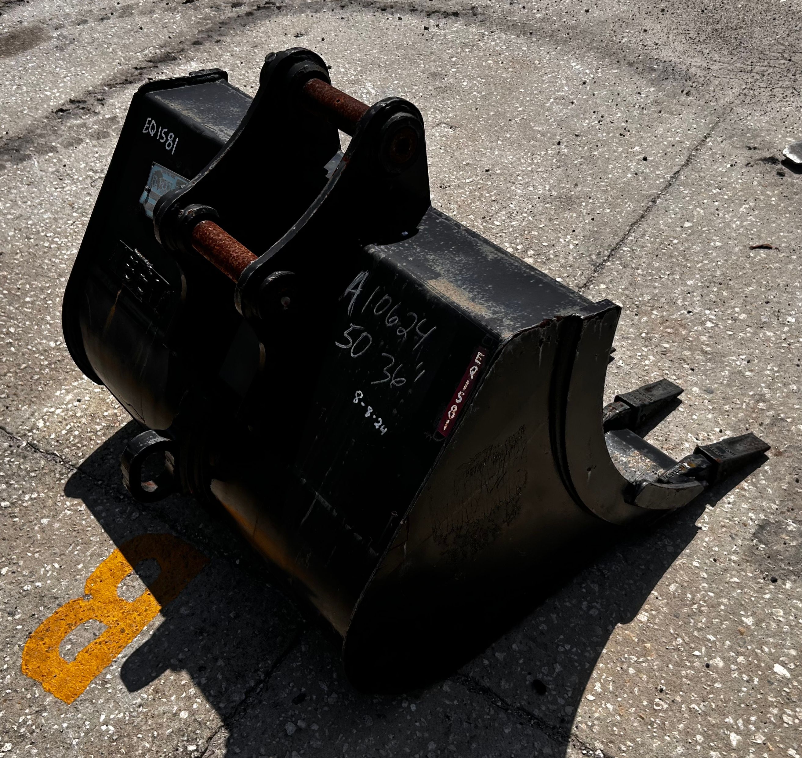 36" BUCKET FOR SY50U Photo 4 Thumbnail