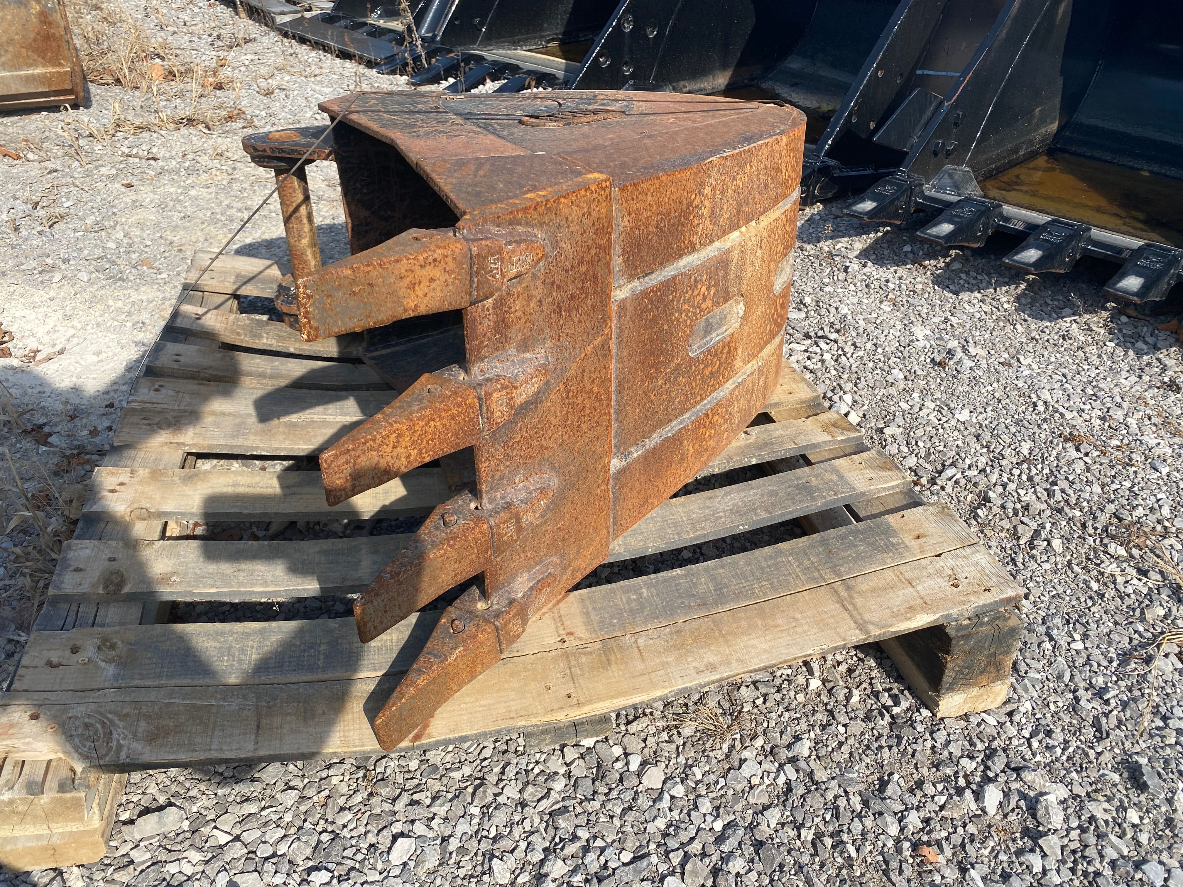 18" BUCKET FOR SY75C Photo 2 Thumbnail