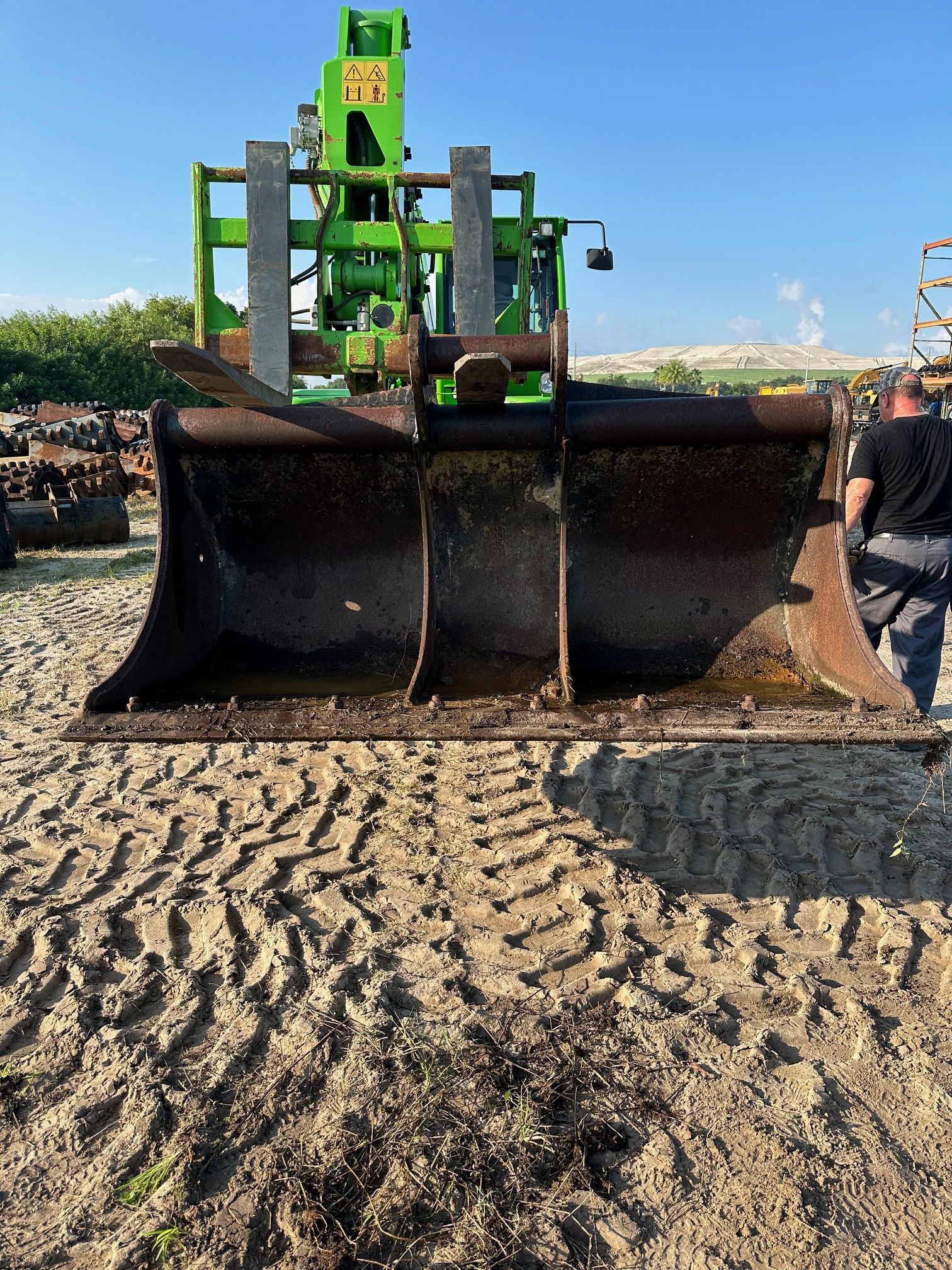 84" BUCKET FOR SANY SY335C Photo 2 Thumbnail