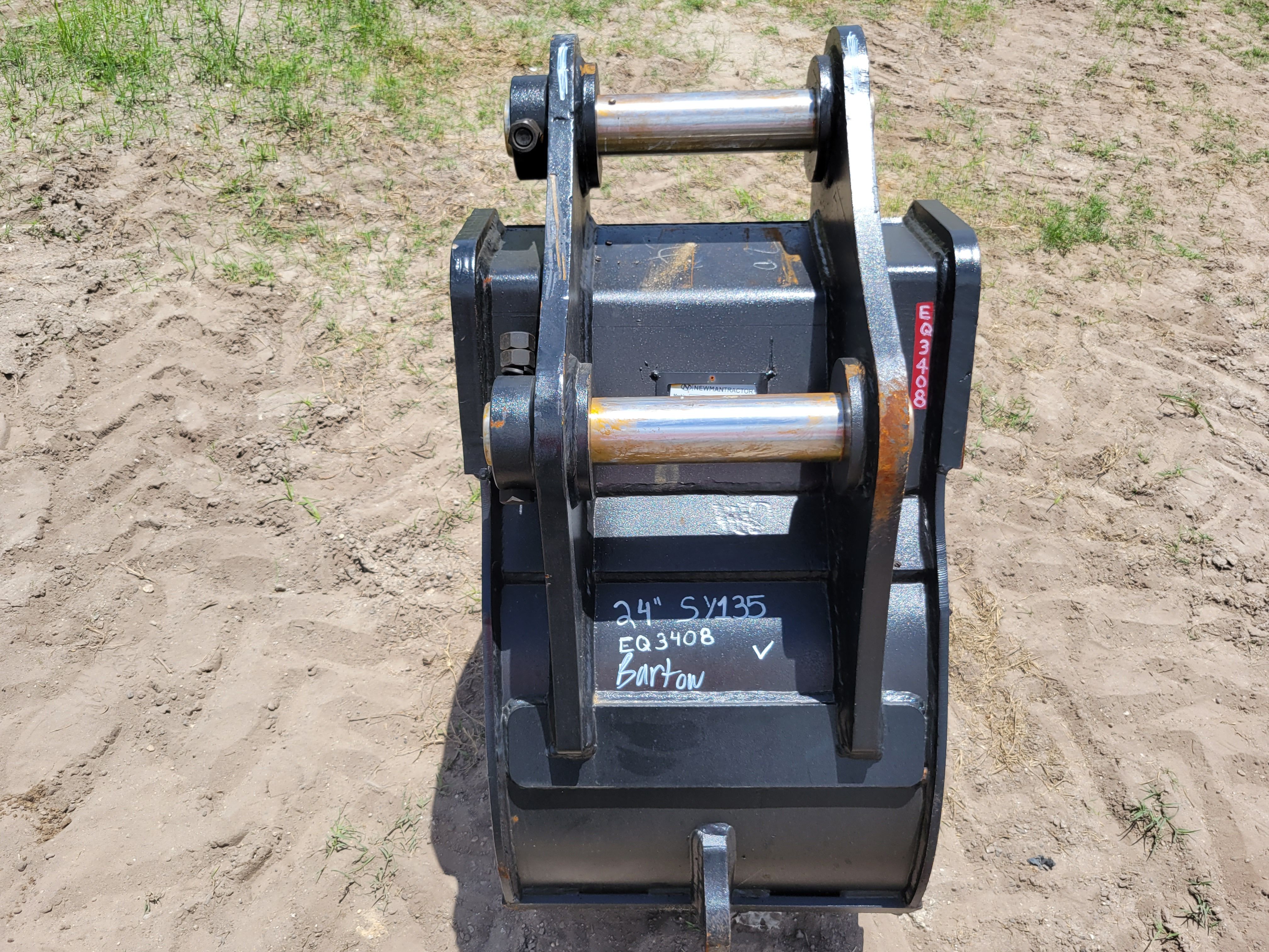 24" EXCAVATOR DIGGING BUCKET 65MM PIN Photo 3 Thumbnail
