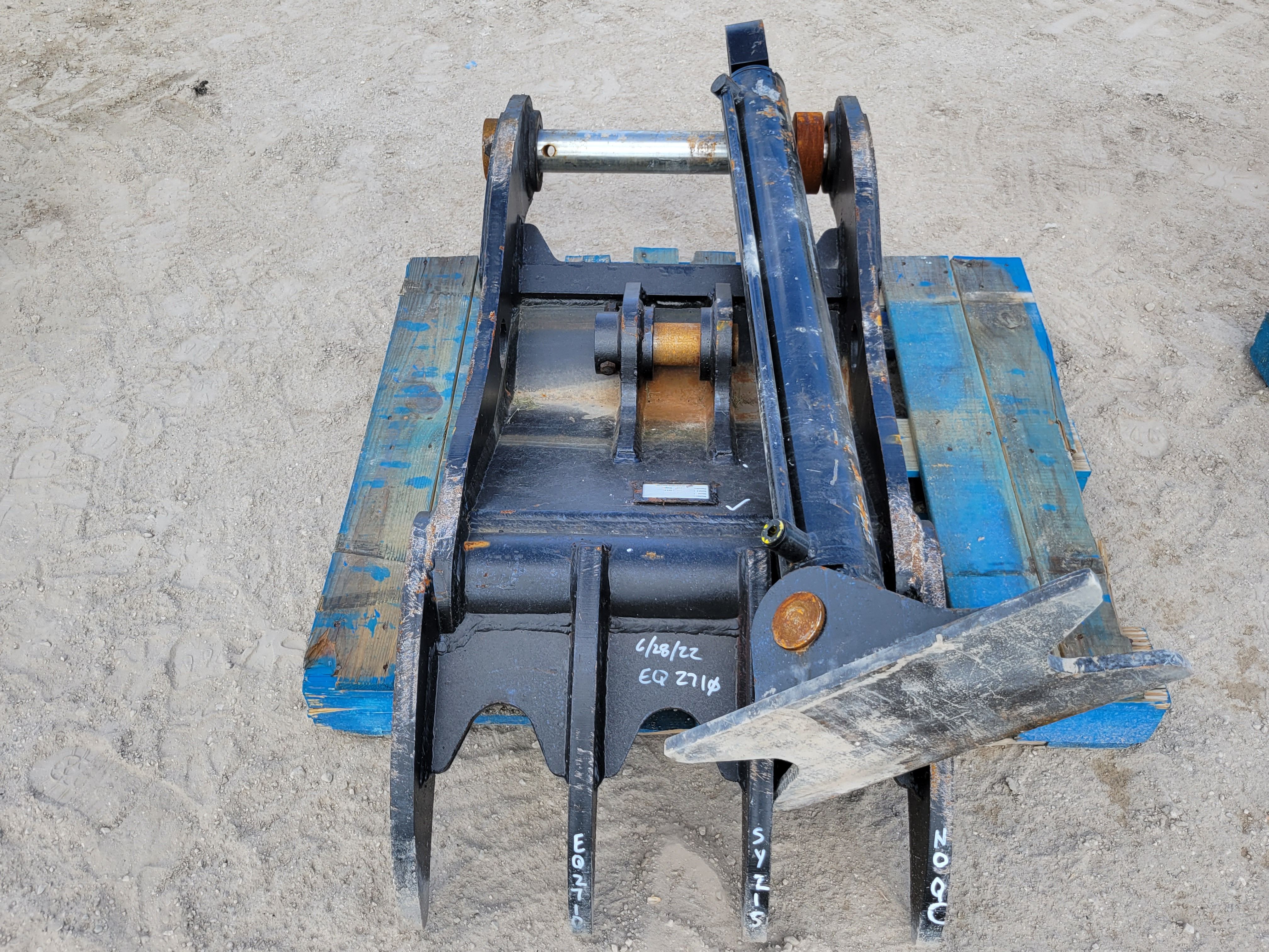 THUMB FOR SY215C (NO QUICK COUPLER) Photo 1 Thumbnail