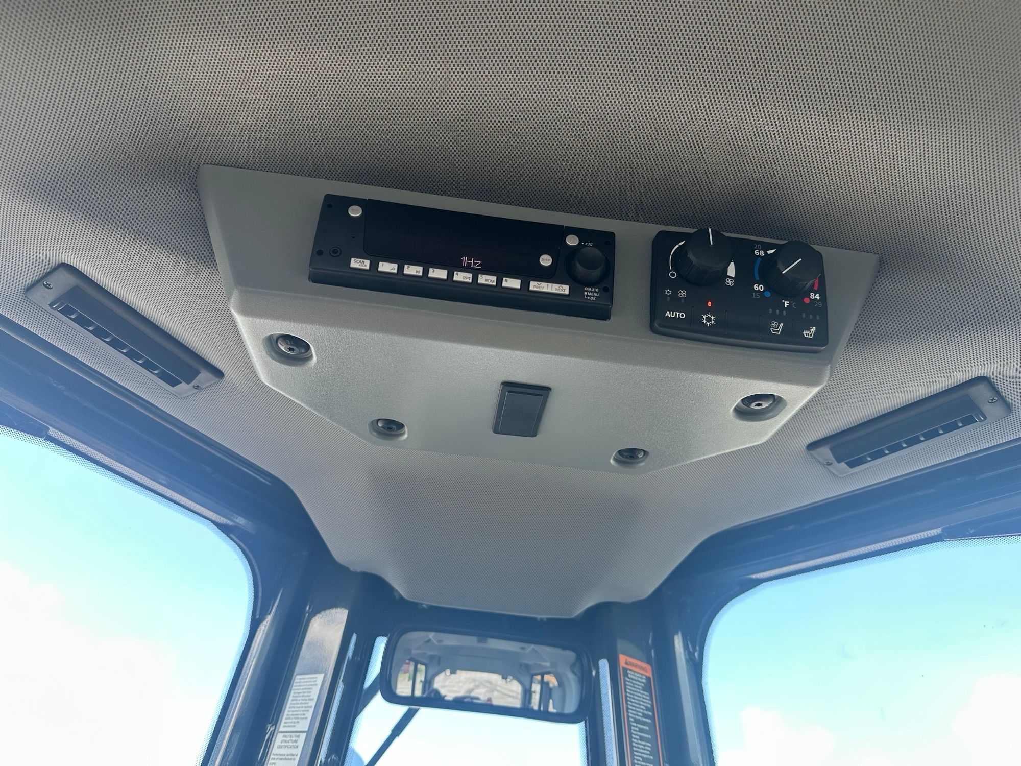 2023 JOHN DEERE 850L WLT Photo 11 Thumbnail