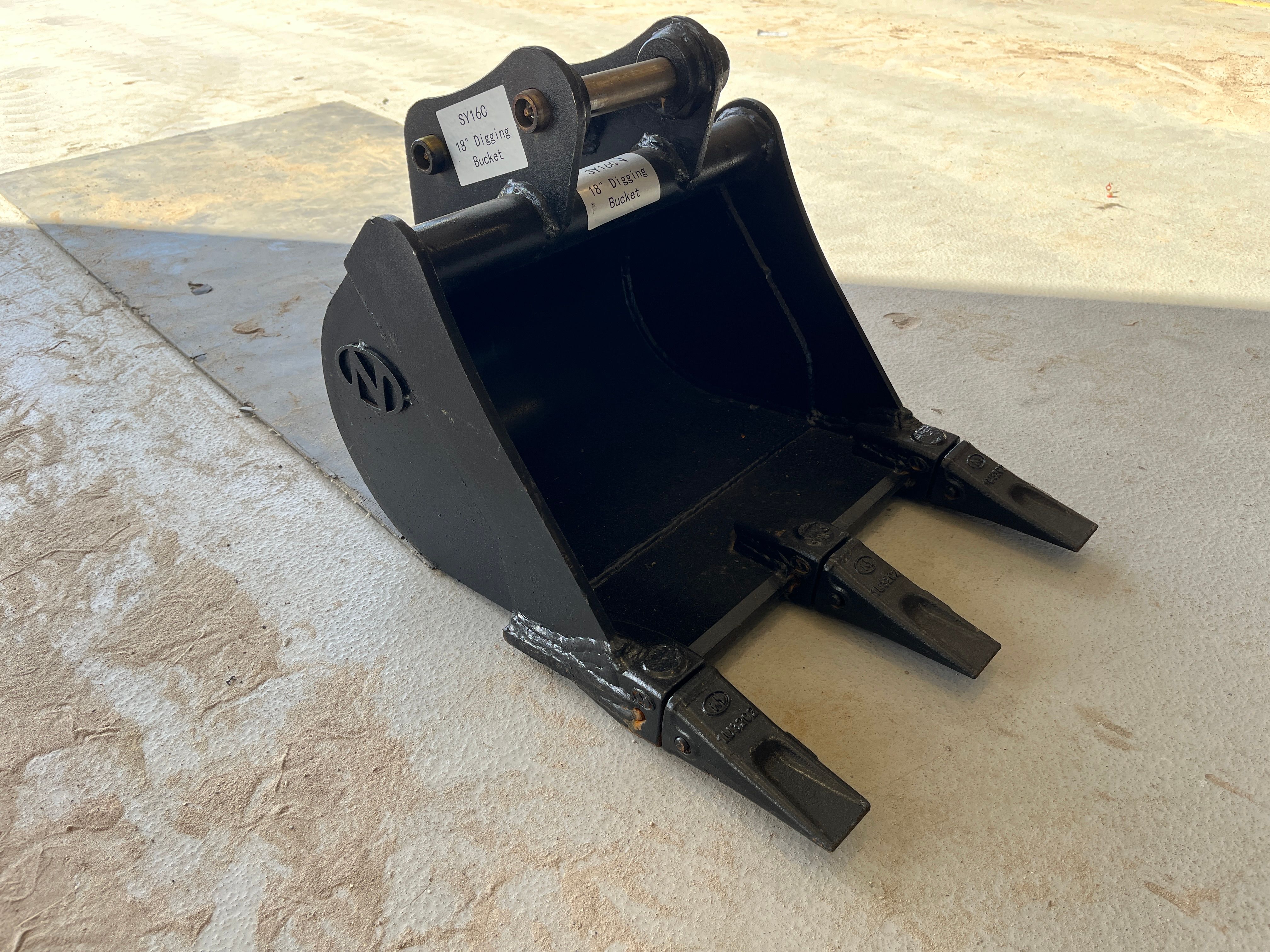 18" BUCKET FOR SY16C Photo 4 Thumbnail