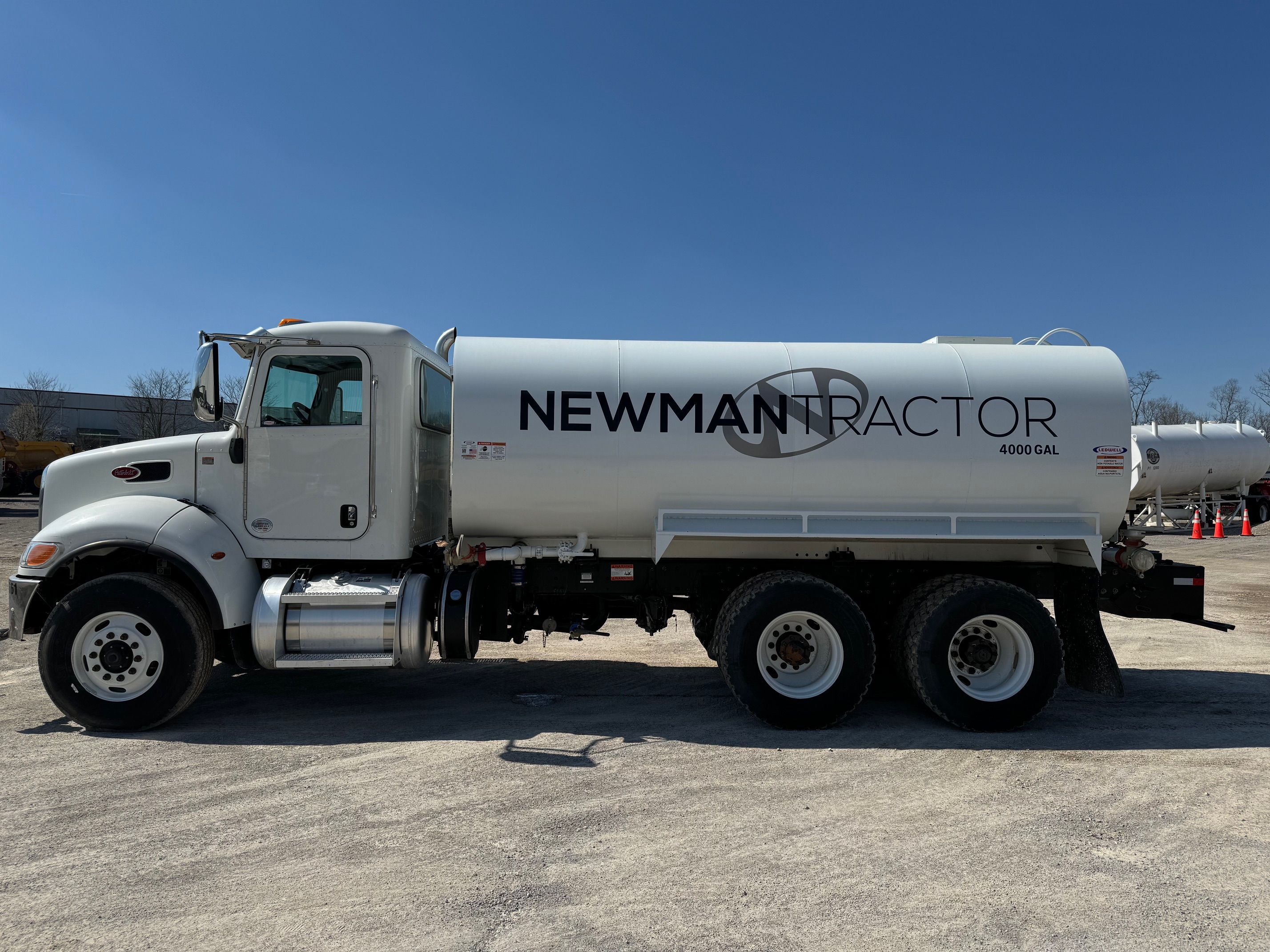 2022 PETERBILT 348 WATER Photo 2 Thumbnail