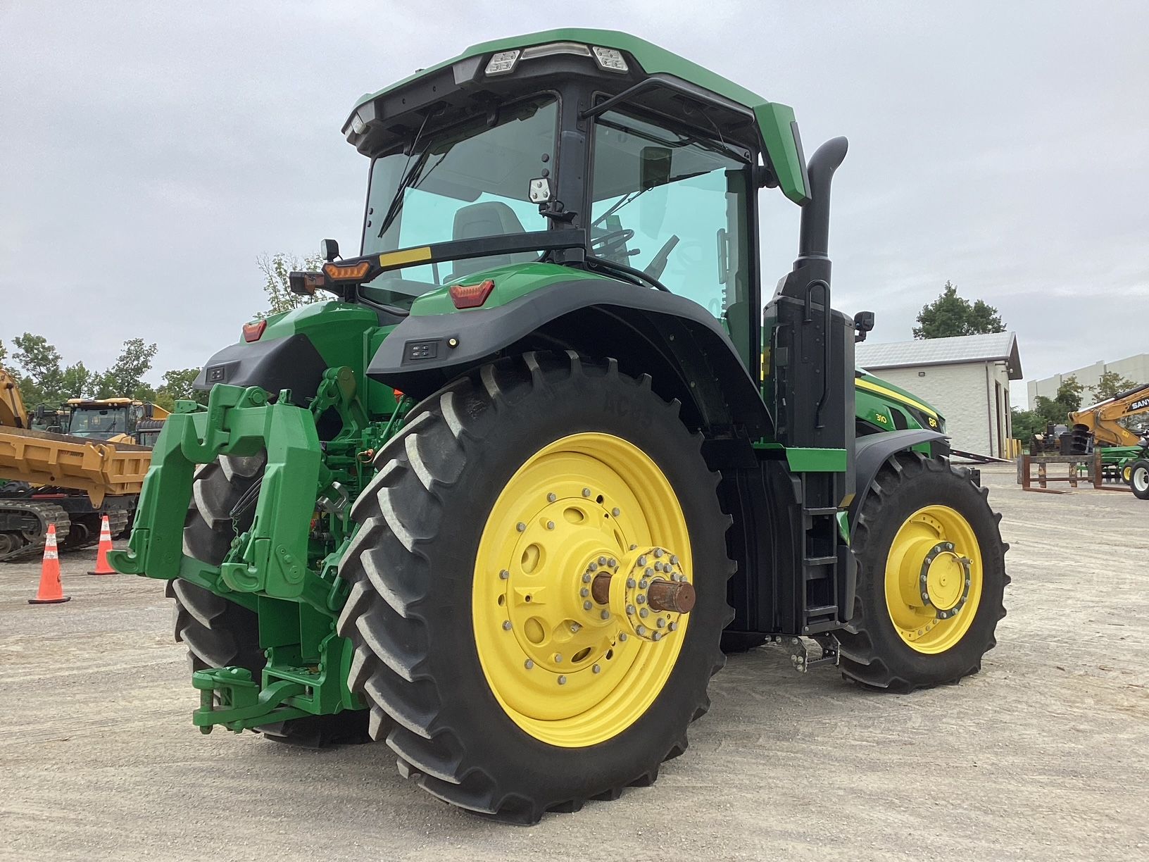 2022 JOHN DEERE 8R 310 Photo 6 Thumbnail