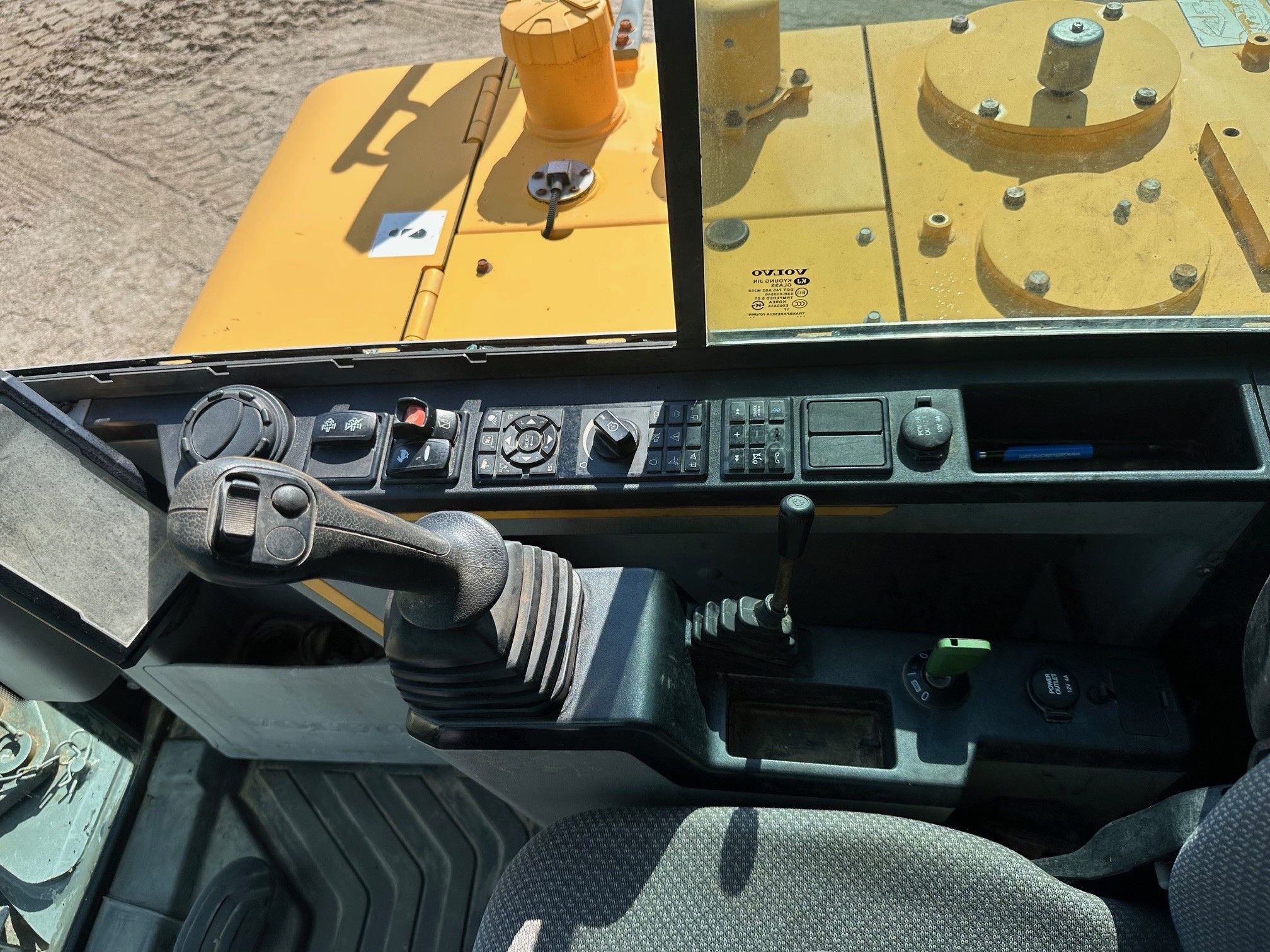 2017 VOLVO EC60E Photo 10 Thumbnail