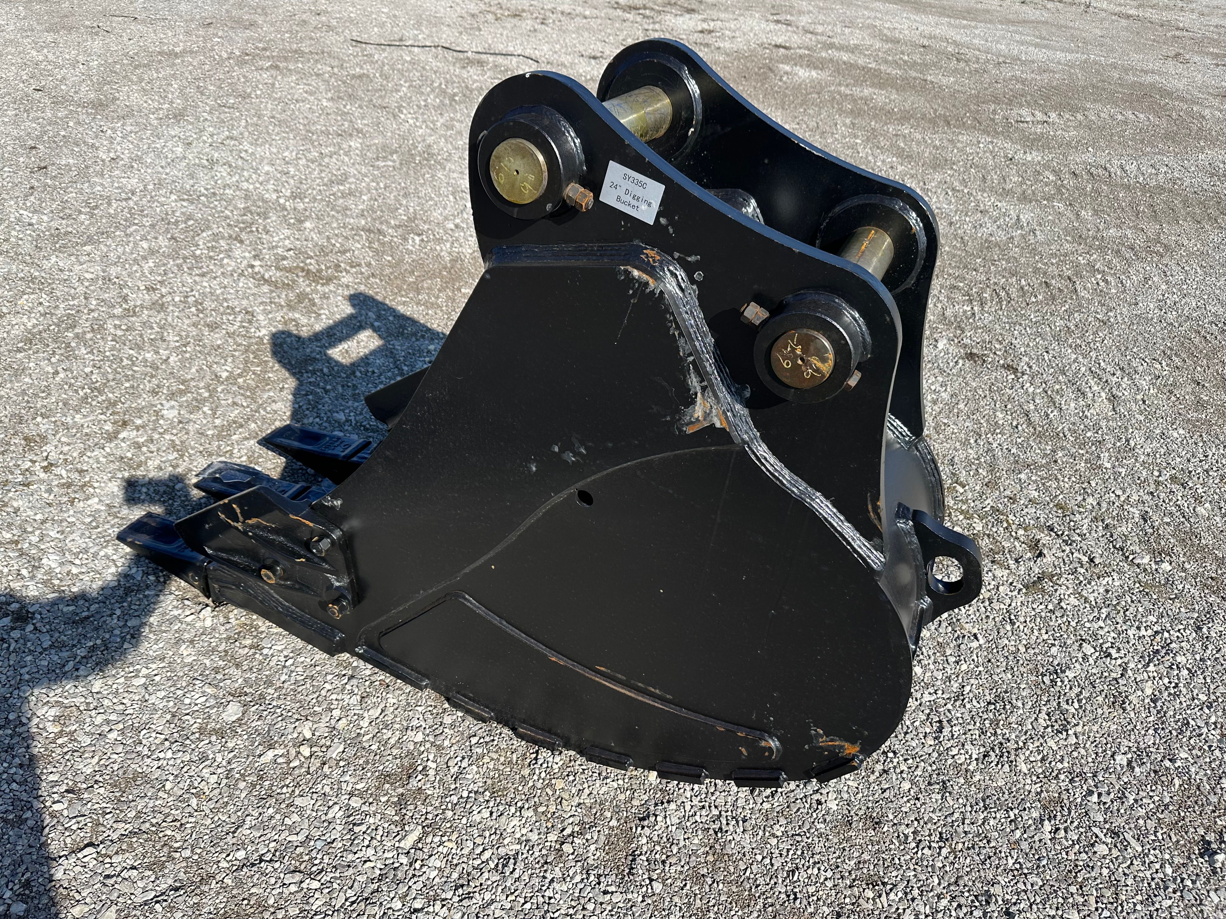 24" BUCKET FOR NEW MODEL SY335C Photo 2 Thumbnail