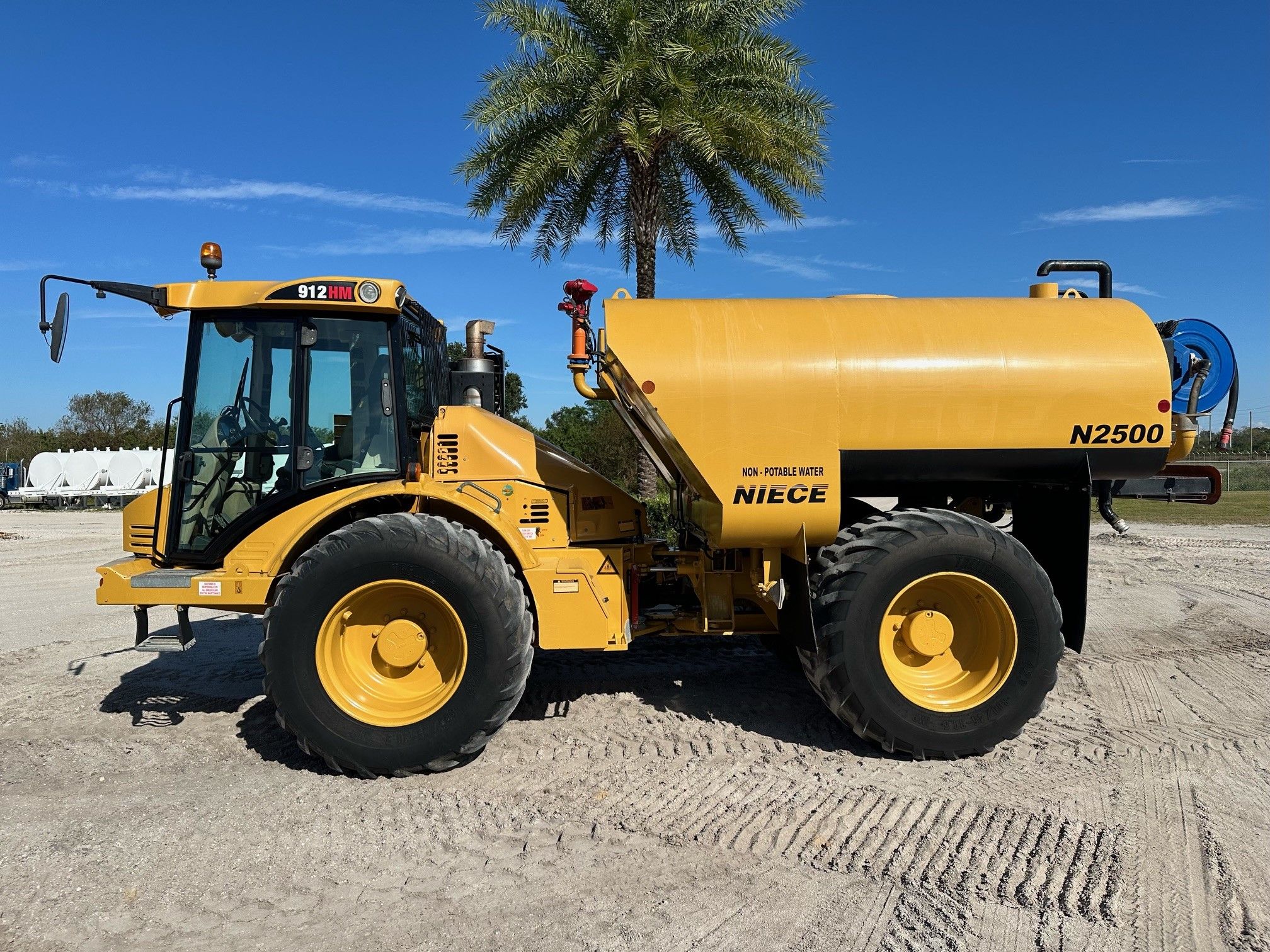 2018 HYDREMA 912HM Photo 2 Thumbnail