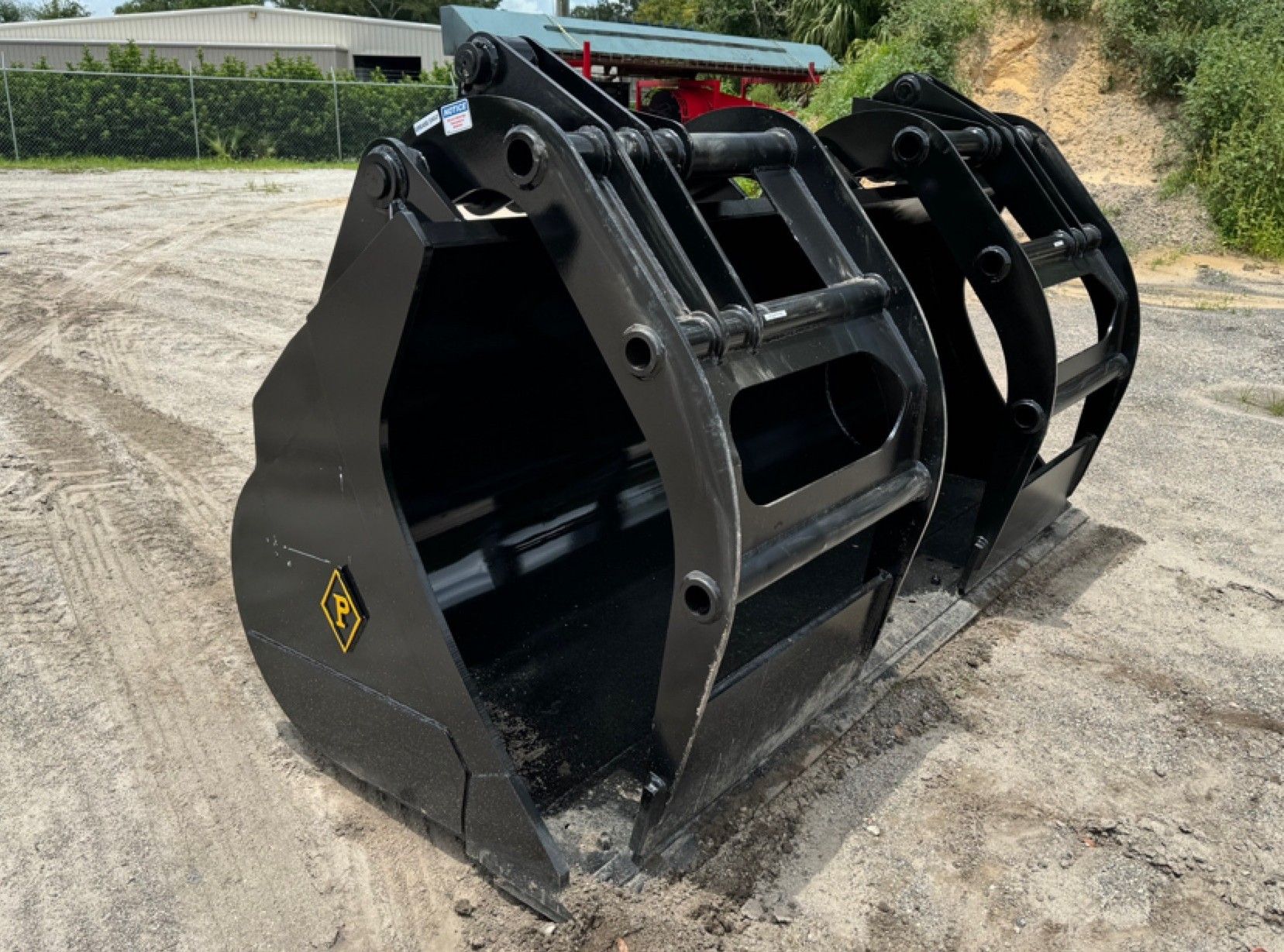 108" GRAPPLE BUCKET FOR JRB416 COUPLER Photo 3 Thumbnail