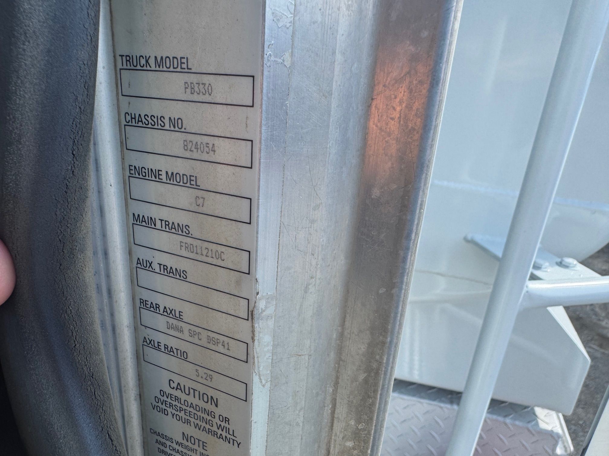 2004 PETERBILT 330 FUEL/LUBE Photo 13 Thumbnail