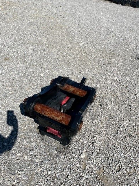 HYDRAULIC QUICK COUPLER FOR SY215C Photo 2 Thumbnail