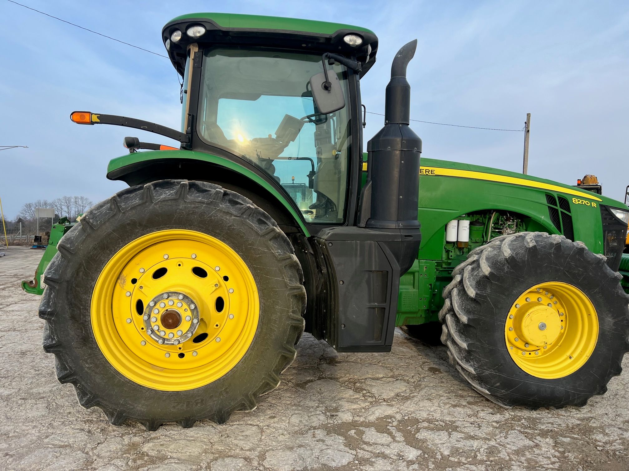 2015 JOHN DEERE 8270R Photo 5 Thumbnail