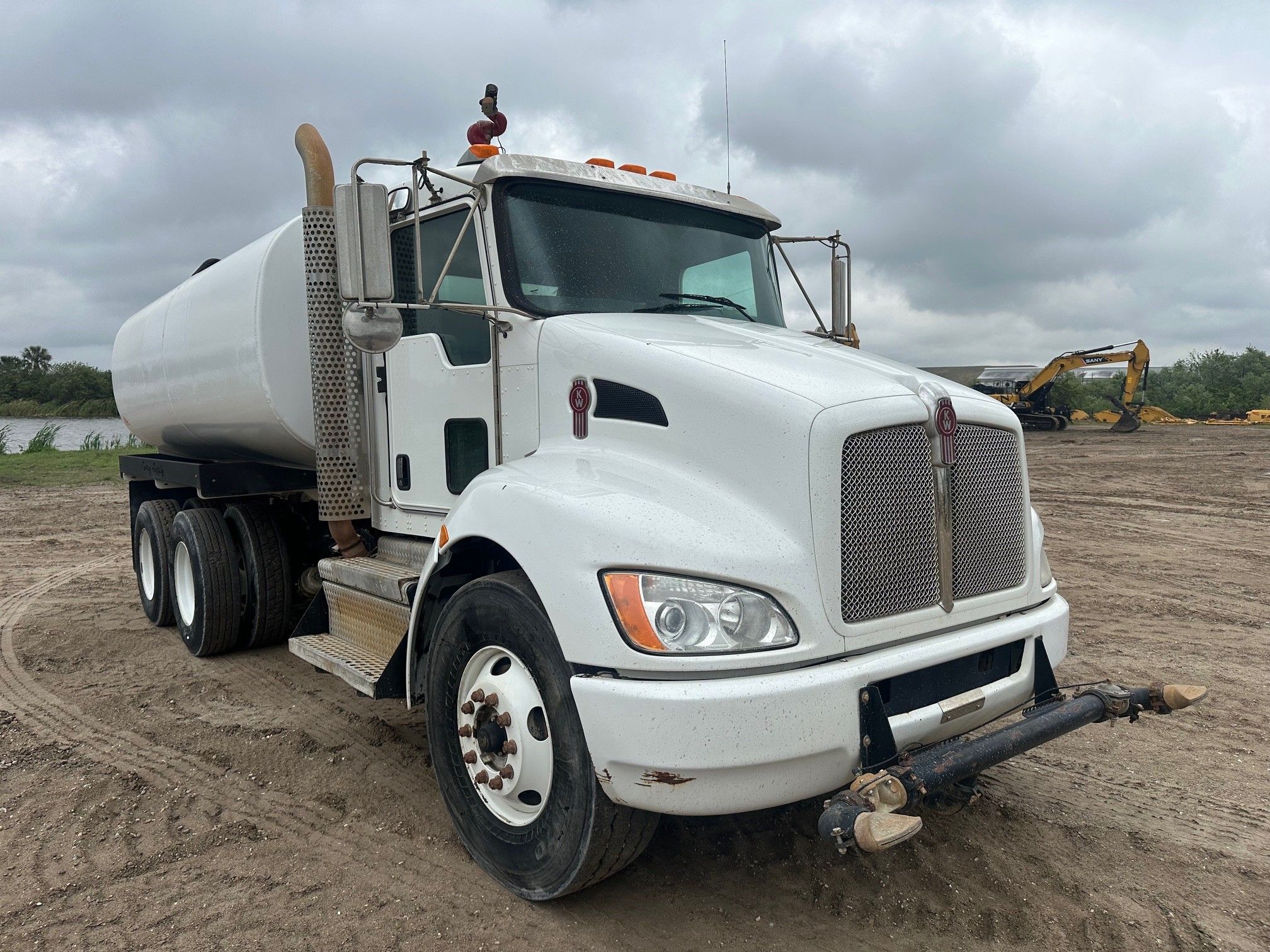 2019 KENWORTH T370 WATER Photo 6 Thumbnail