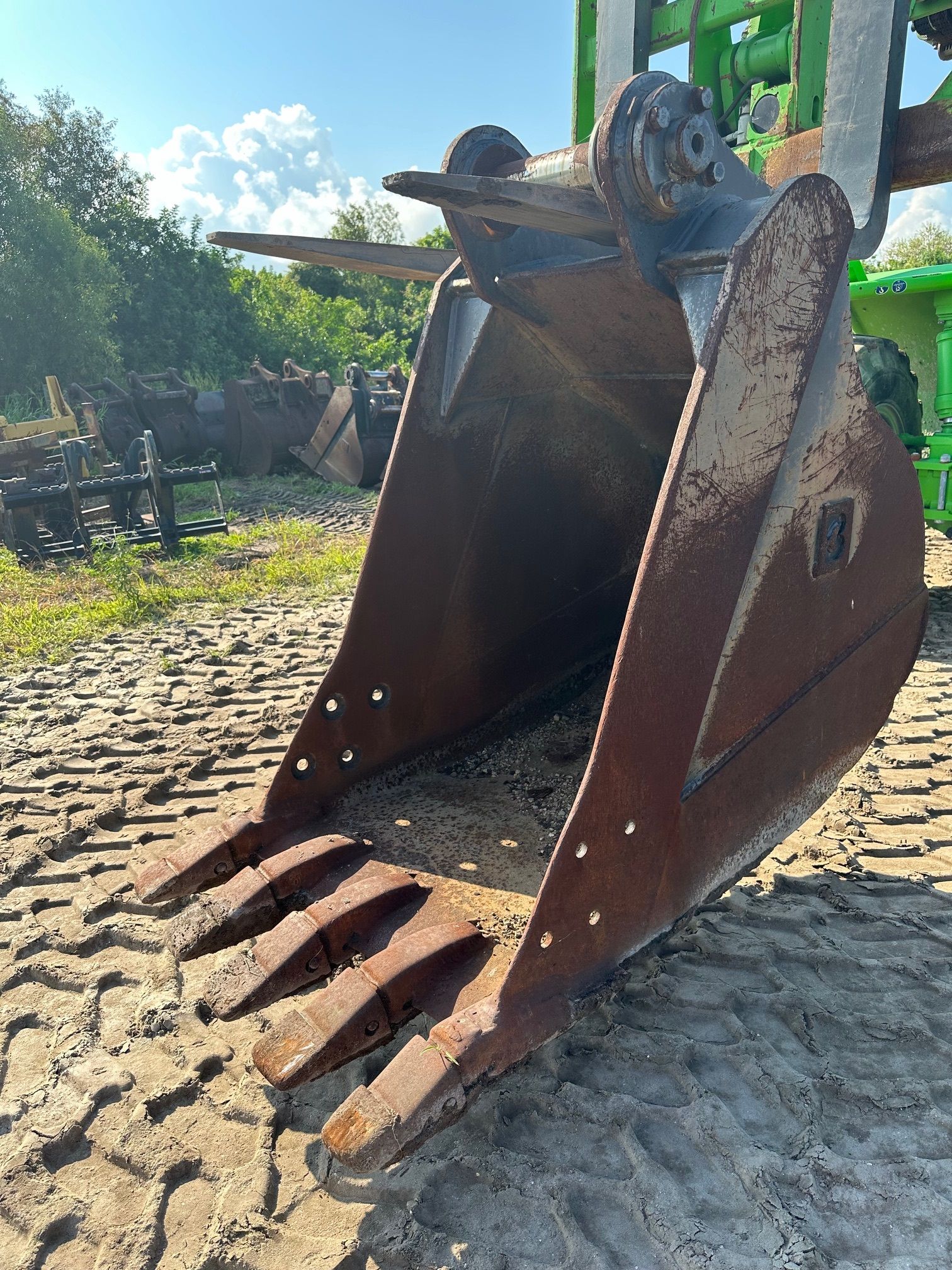 36" BUCKET FOR SY215C Photo 5 Thumbnail