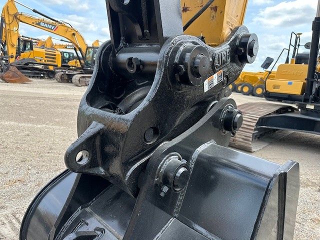 QUICK COUPLER FOR SY225C Photo 2 Thumbnail