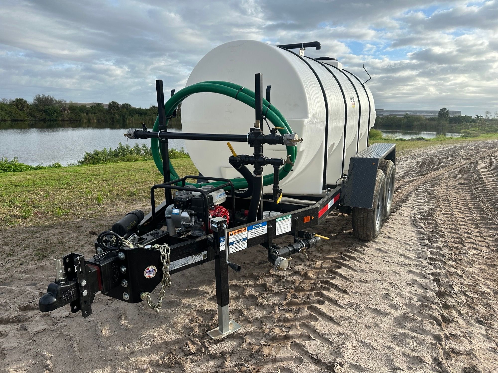 WYLIE 1025 GALLON EXPRESS WATER WAGON Photo 1 Thumbnail