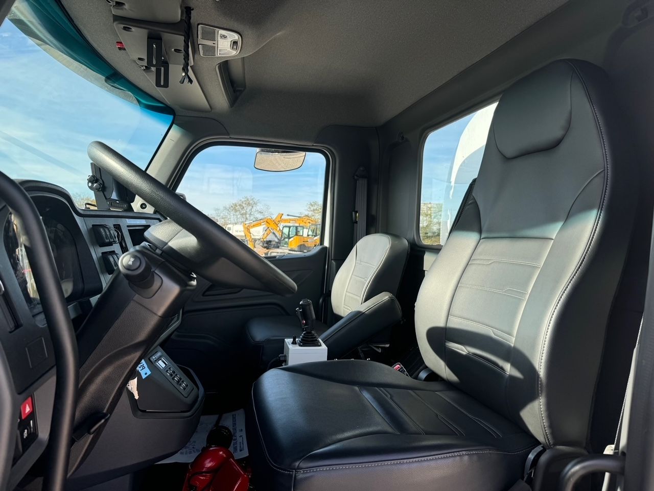 2025 PETERBILT 548 WATER Photo 5 Thumbnail