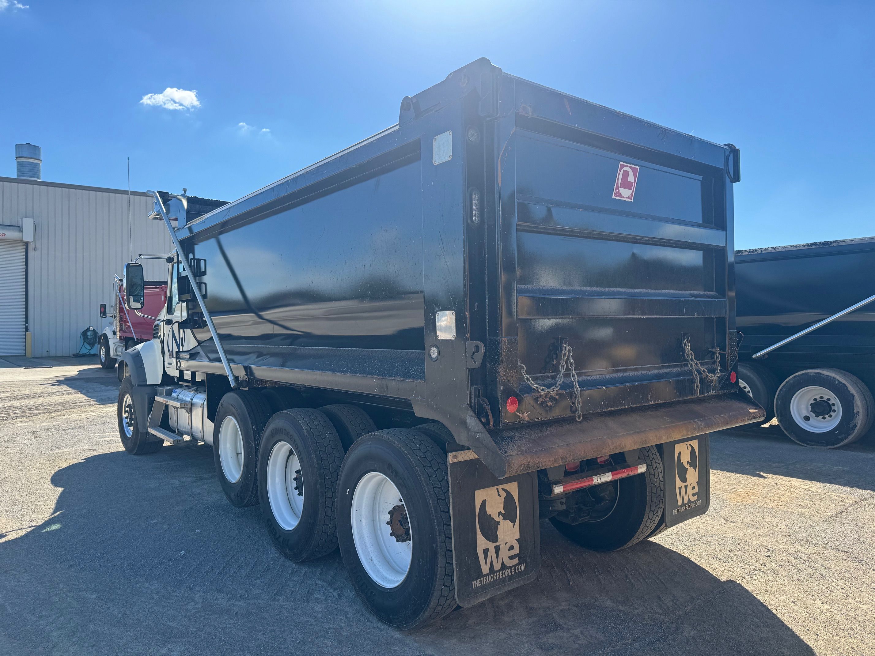 2025 MACK GR64F Photo 2 Thumbnail