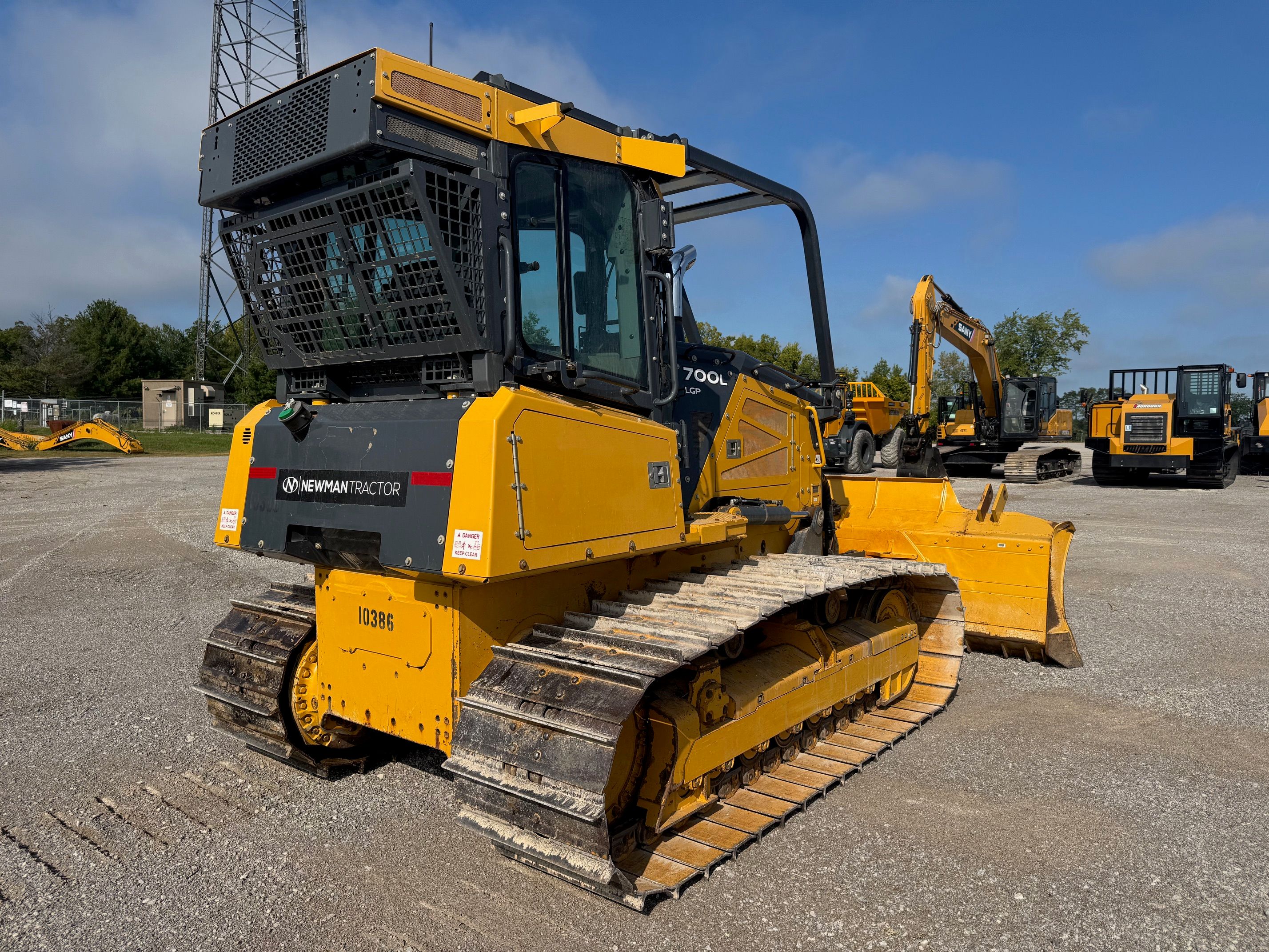 2022 JOHN DEERE 700L LGP Photo 3 Thumbnail
