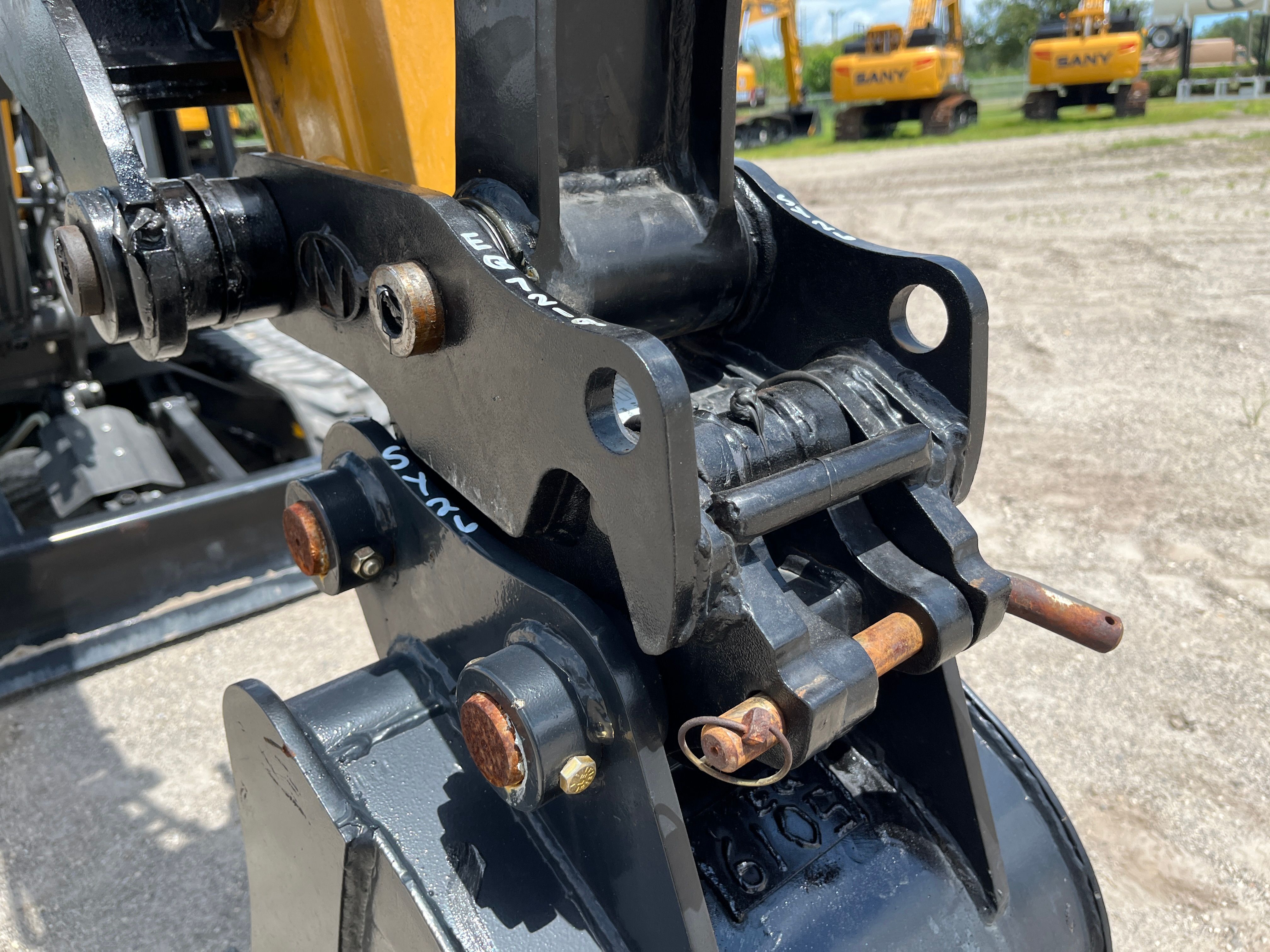 MANUAL QUICK COUPLER FOR SY26U Photo 1 Thumbnail