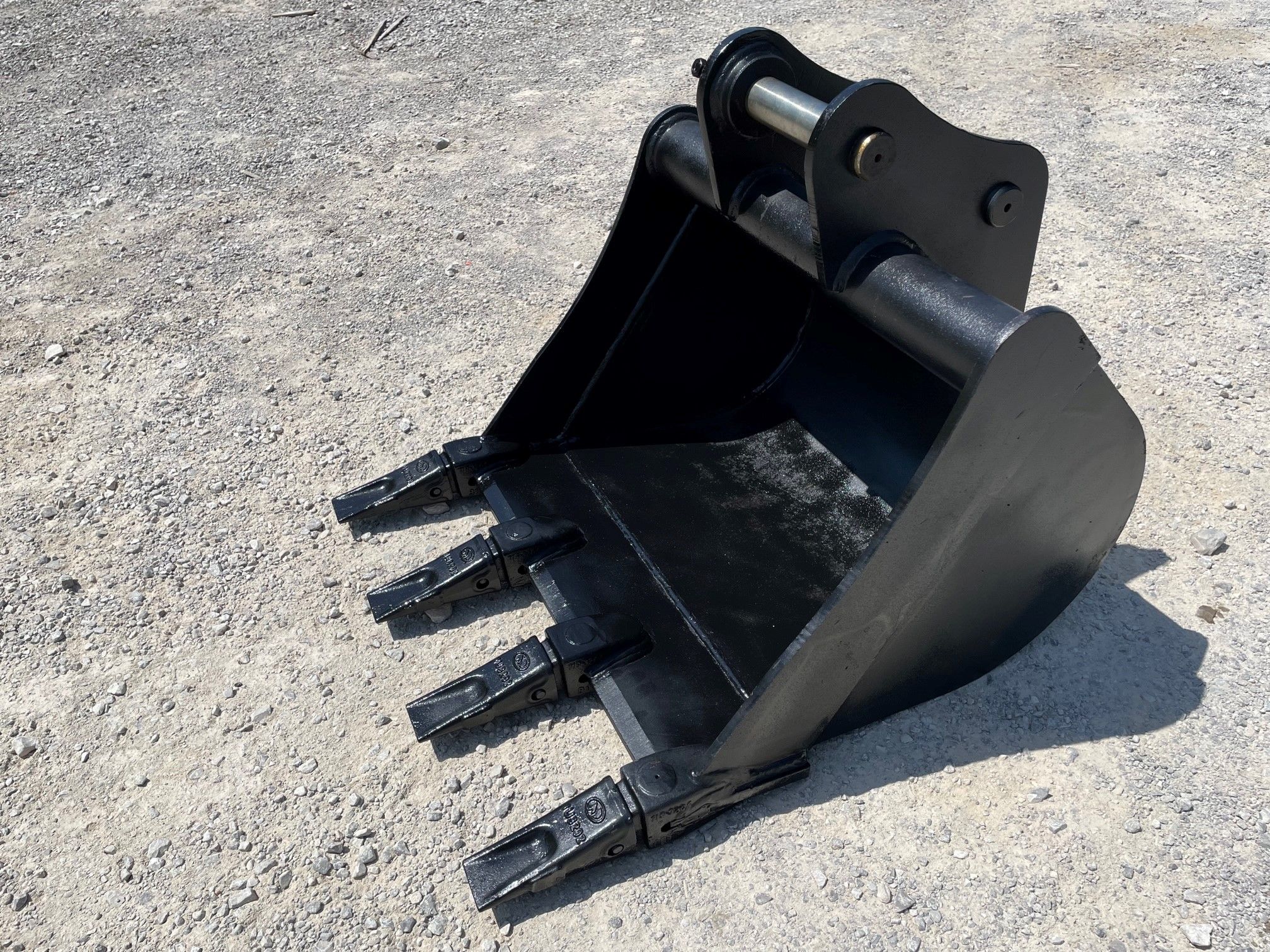24" EXCAVATOR DIGGING BUCKET 40MM PIN Photo 1 Thumbnail