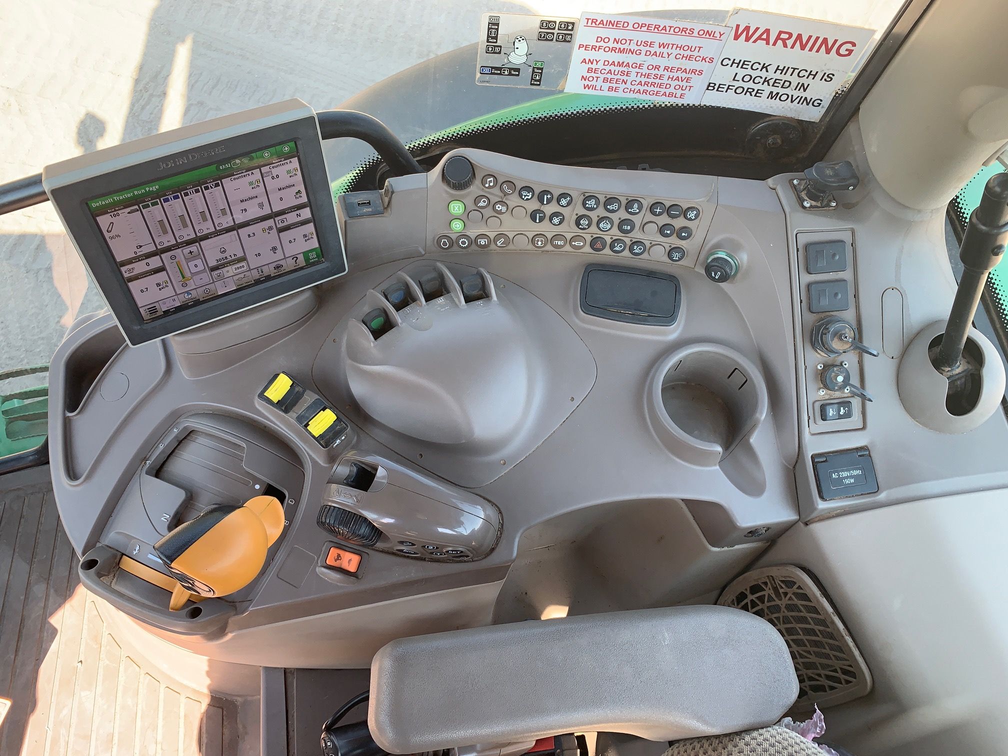 2019 JOHN DEERE 6155R Photo 10 Thumbnail