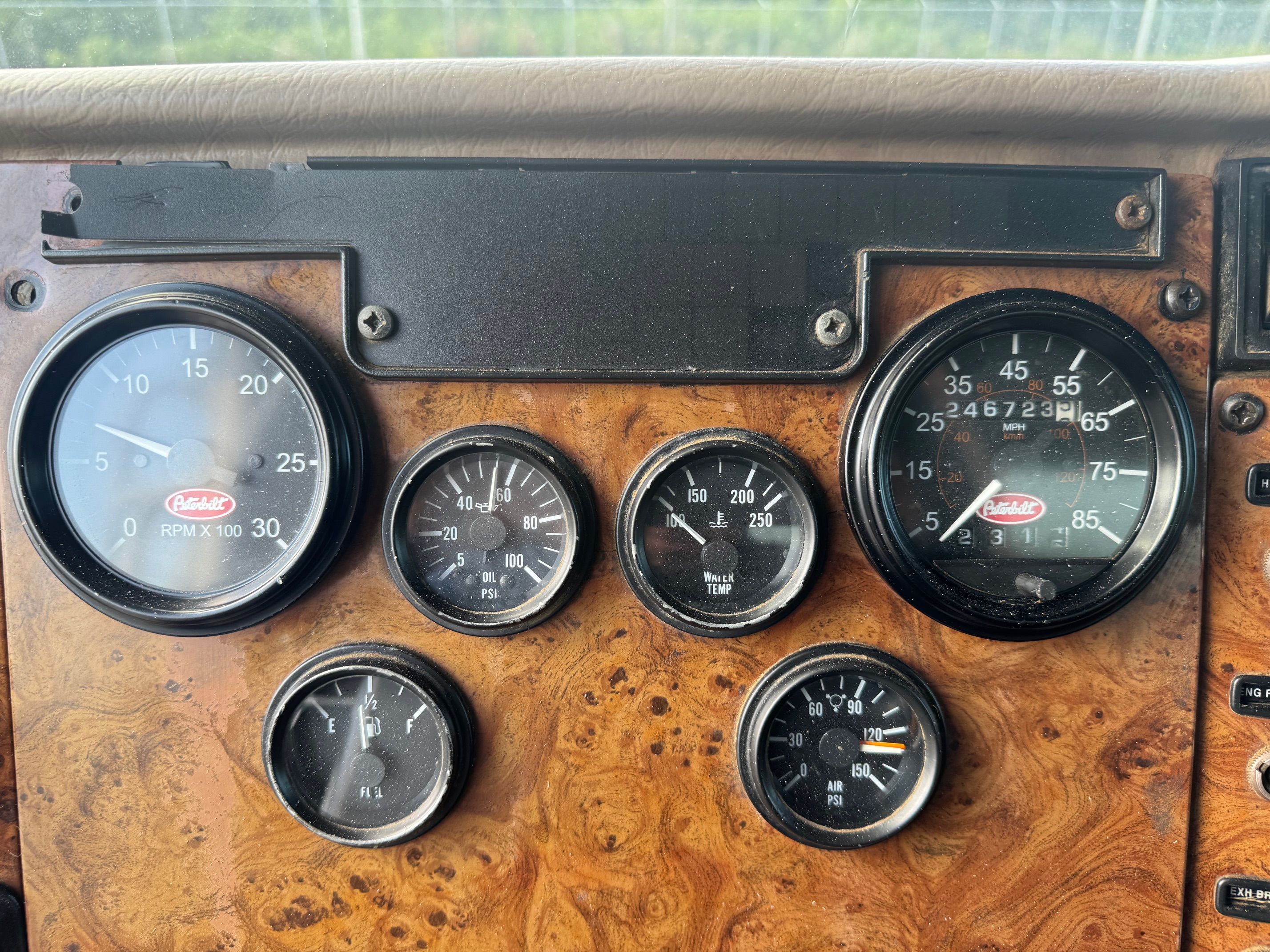 2004 PETERBILT 330 FUEL/LUBE Photo 12 Thumbnail