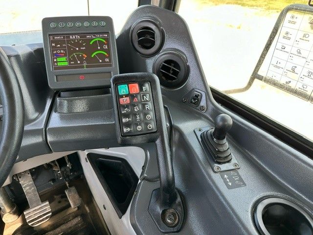 2020 JOHN DEERE 410E Photo 8 Thumbnail