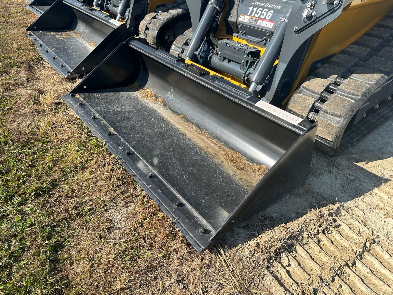 84" BUCKET FOR 333P Photo 1 Thumbnail