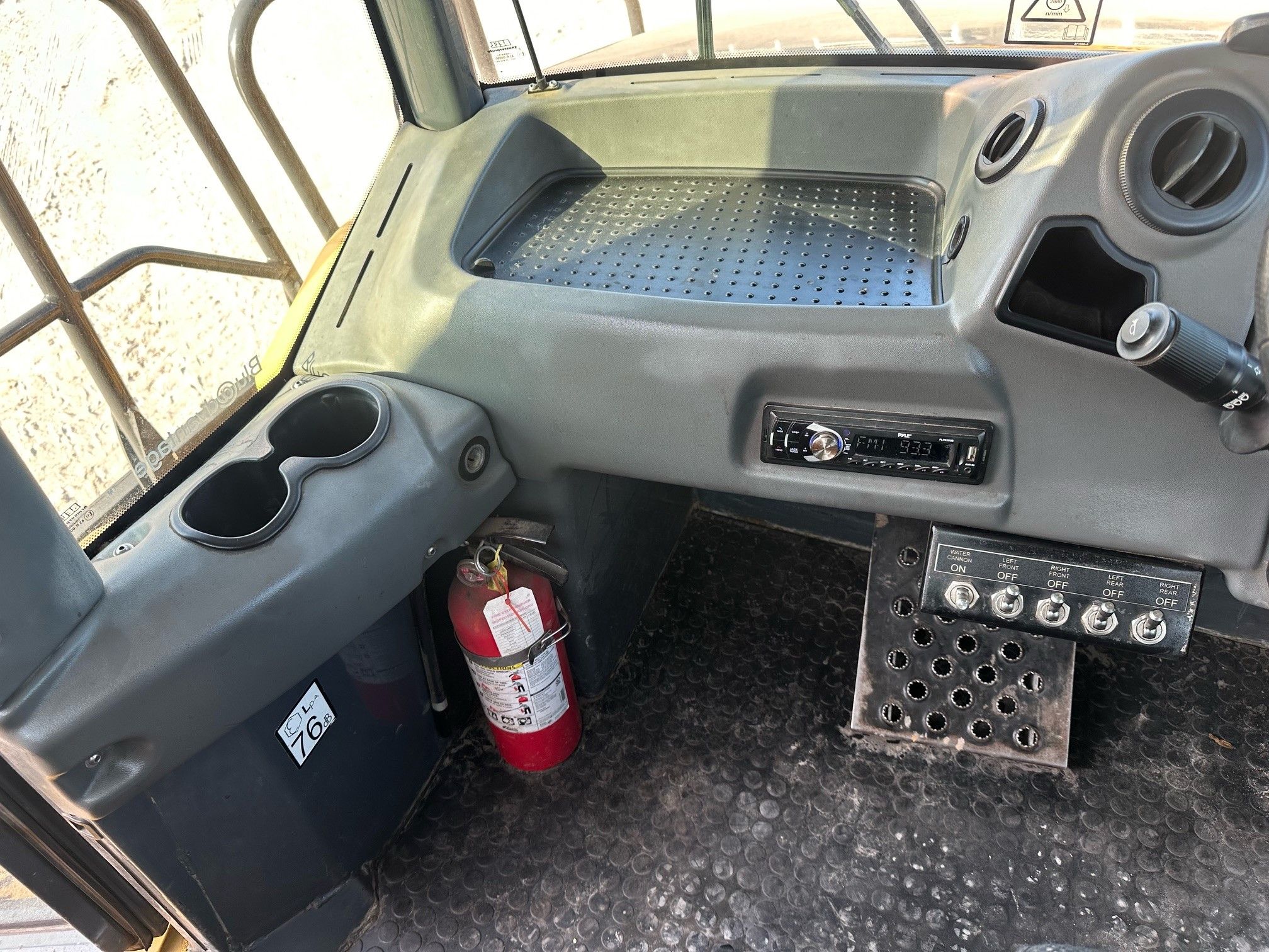 2015 BELL B30E Photo 8 Thumbnail