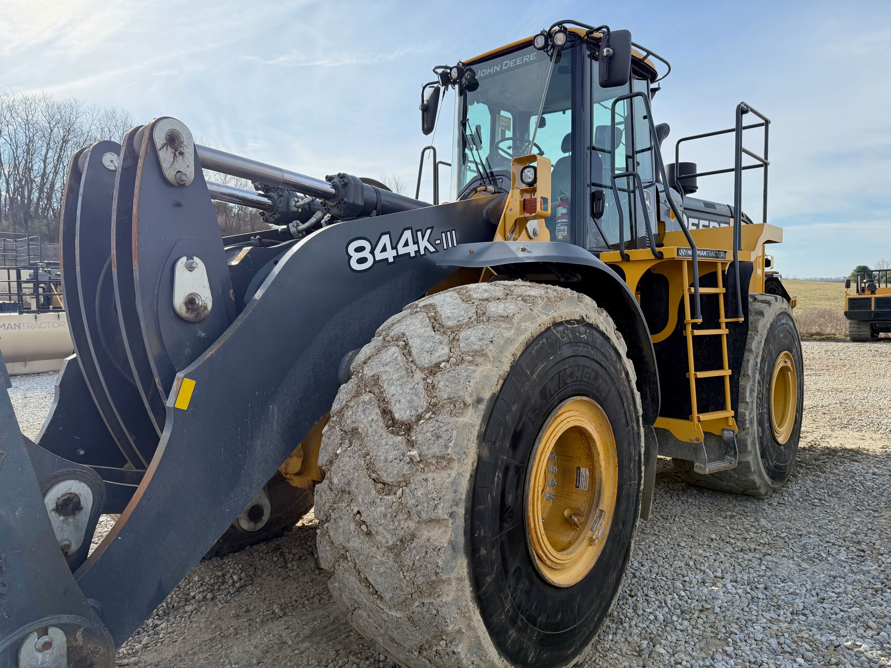 2019 JOHN DEERE 844K Photo 1 Thumbnail