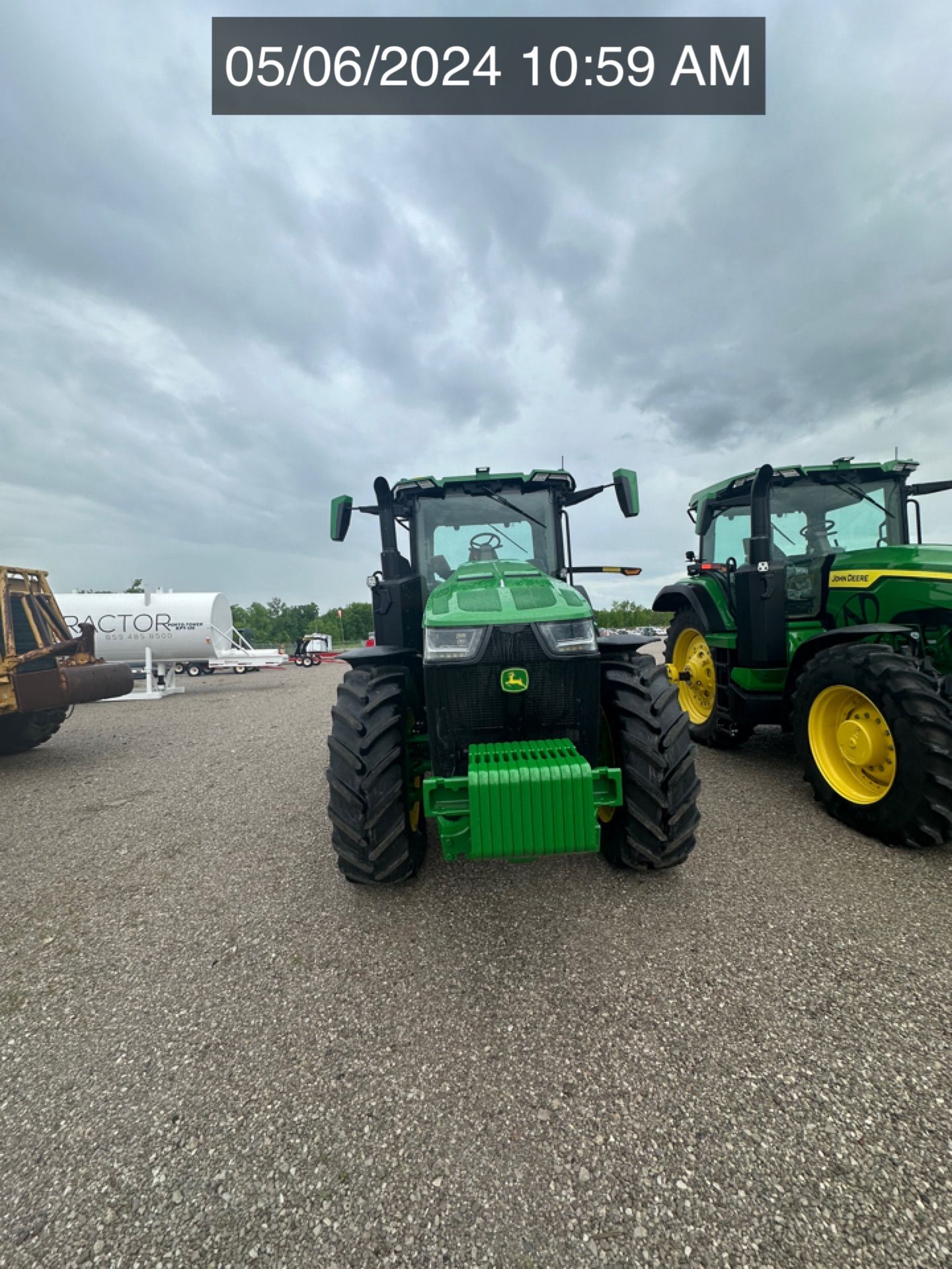 2023 JOHN DEERE 8R 310 Photo 4 Thumbnail