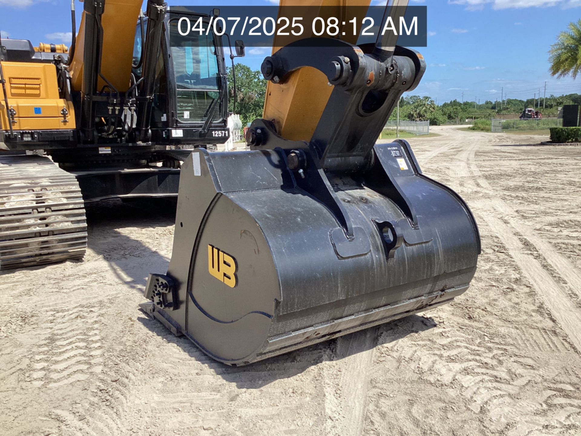 72" (4.9YD) BUCKET FOR SY500H WITH SIDE CUTTERS Photo 1 Thumbnail