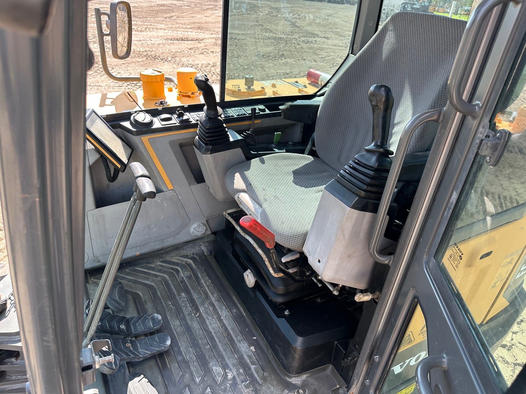 2017 VOLVO EC60E Photo 7 Thumbnail