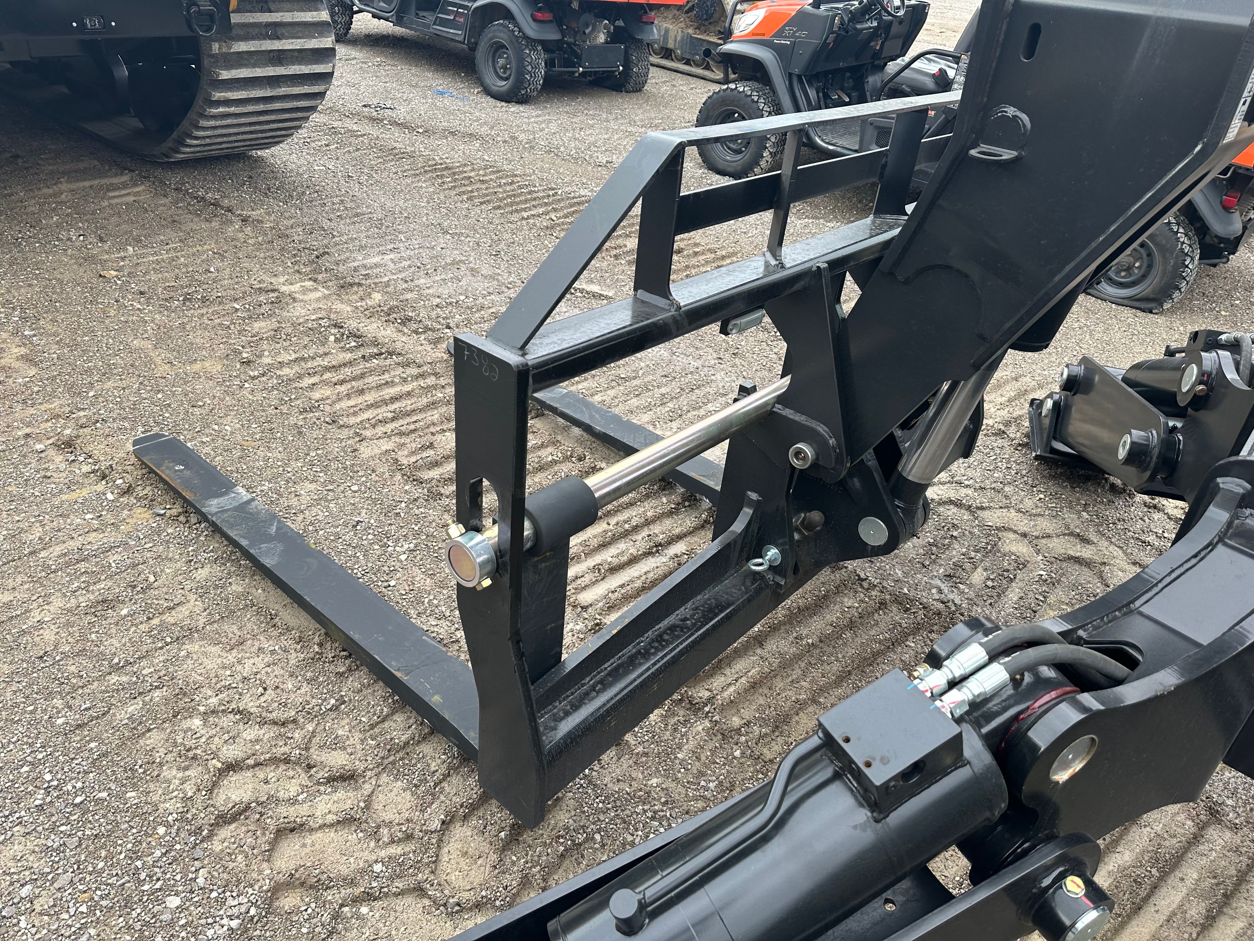 JLG 1255 60" TELEHANDLER FORKS Photo 3 Thumbnail