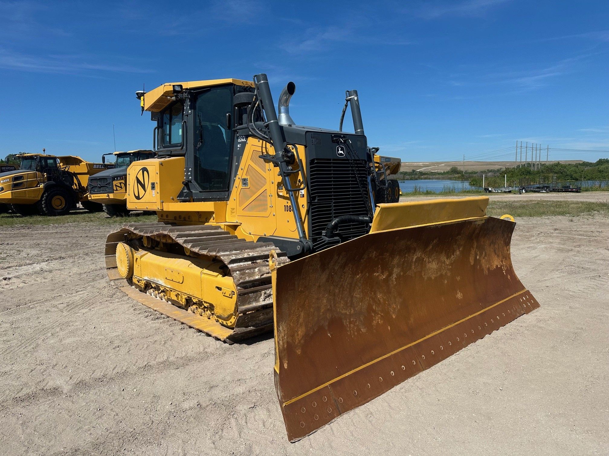 2023 JOHN DEERE 850L WLT Photo 6 Thumbnail