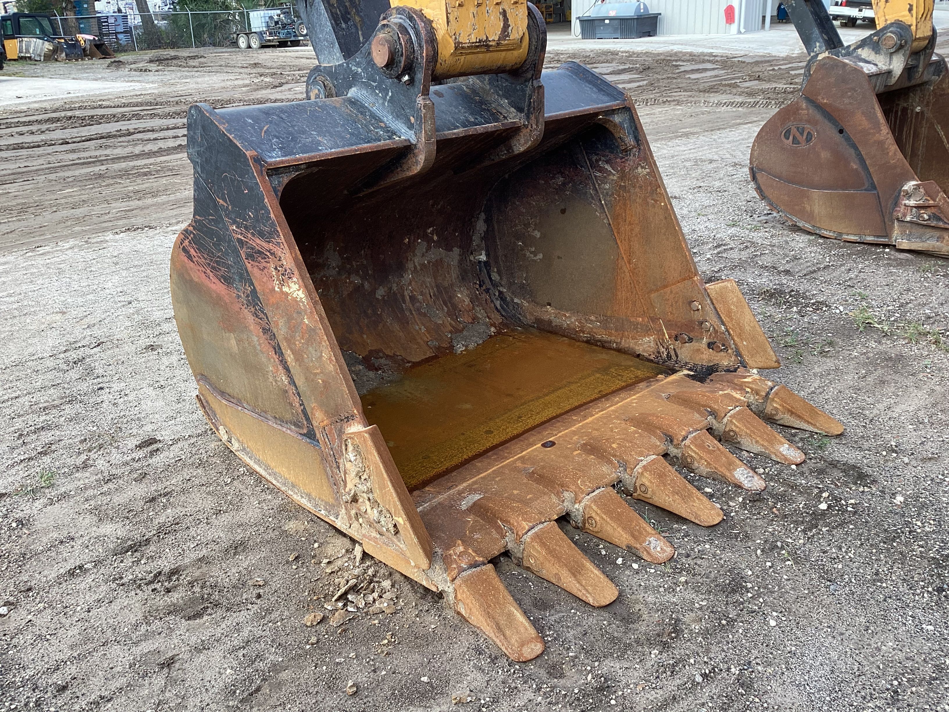 72" BUCKET FOR SY385 Photo 1 Thumbnail