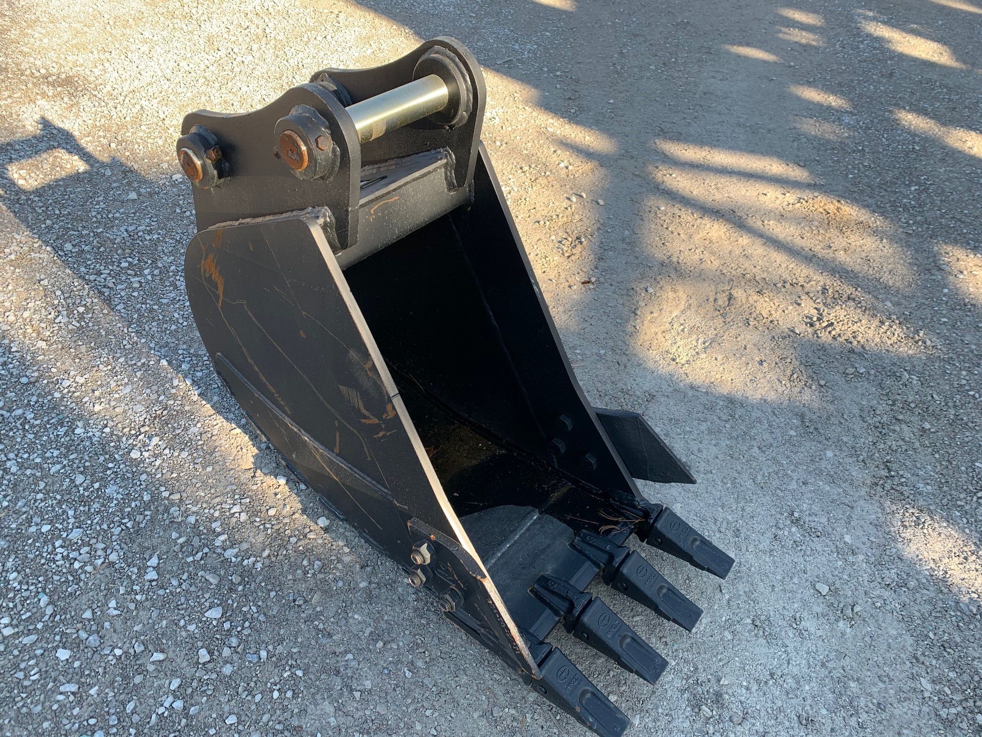 18" BUCKET FOR SY95C Photo 3 Thumbnail