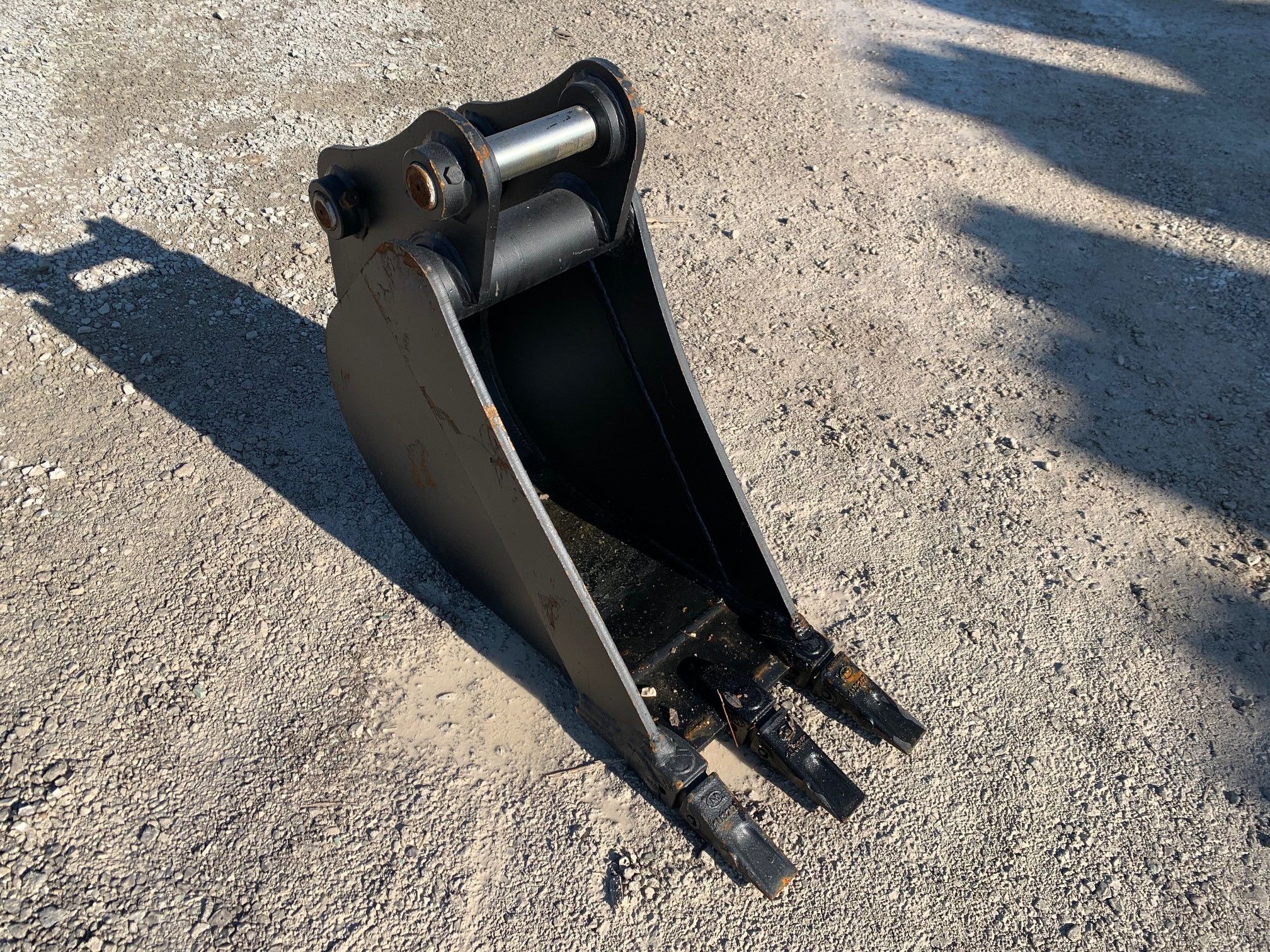 12" BUCKET FOR SY50U Photo 3 Thumbnail