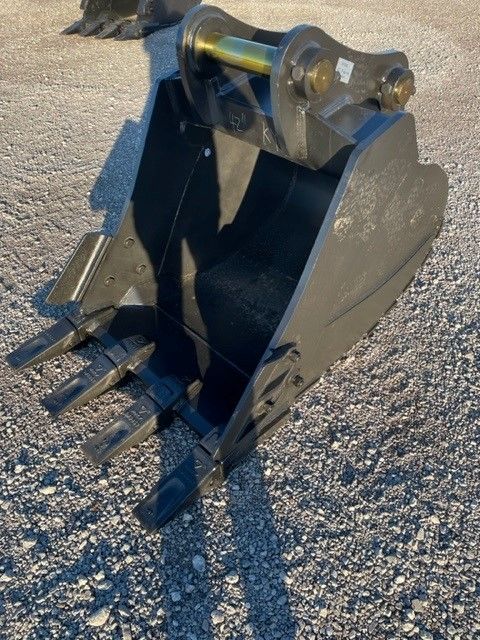 42" DIGGING BUCKET WITH 90MM PINS Photo 2 Thumbnail