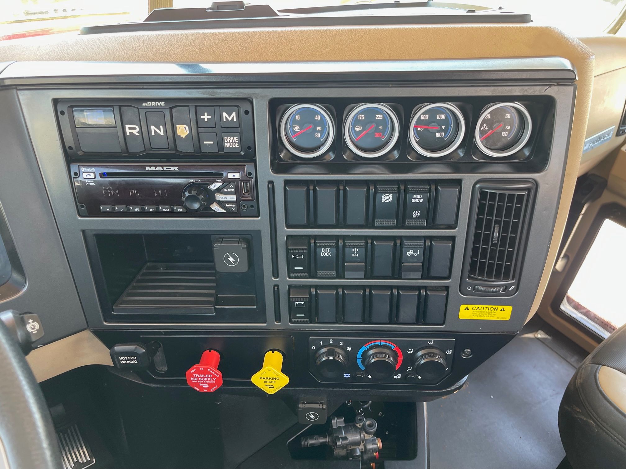 2021 MACK PI64T Photo 6 Thumbnail