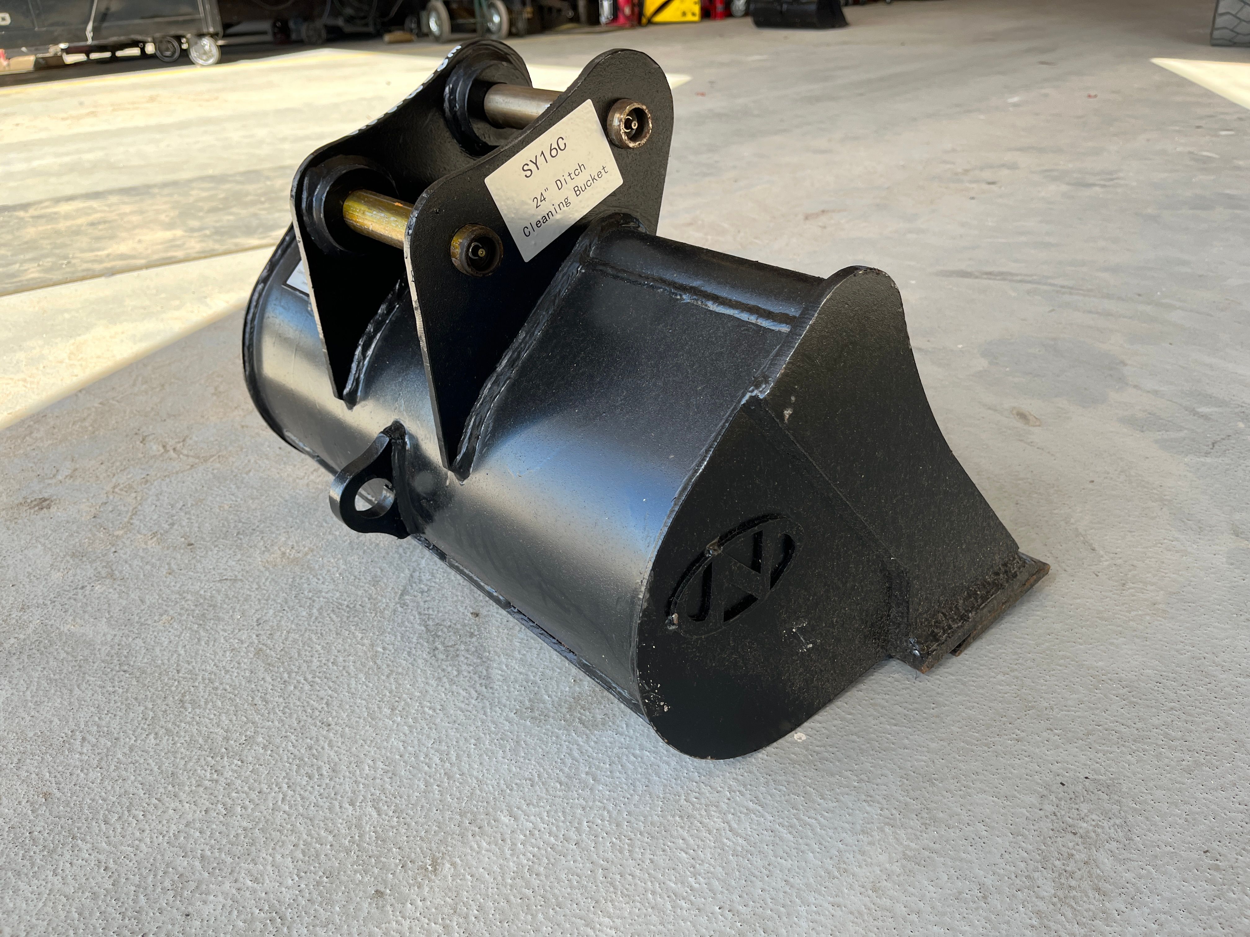 24" DC BUCKET FOR SY16C Photo 3 Thumbnail