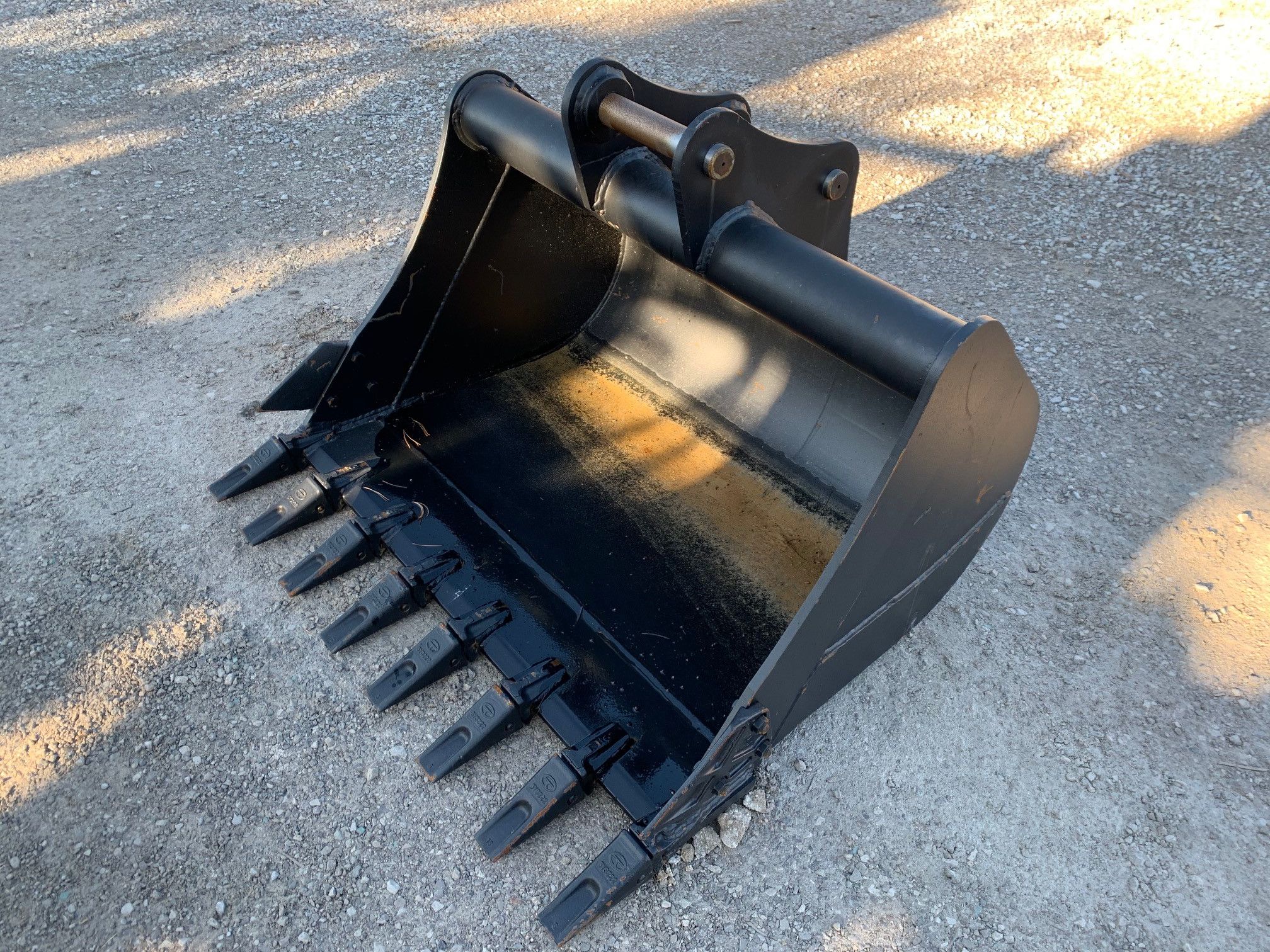 48" BUCKET FOR SY75C Photo 4 Thumbnail