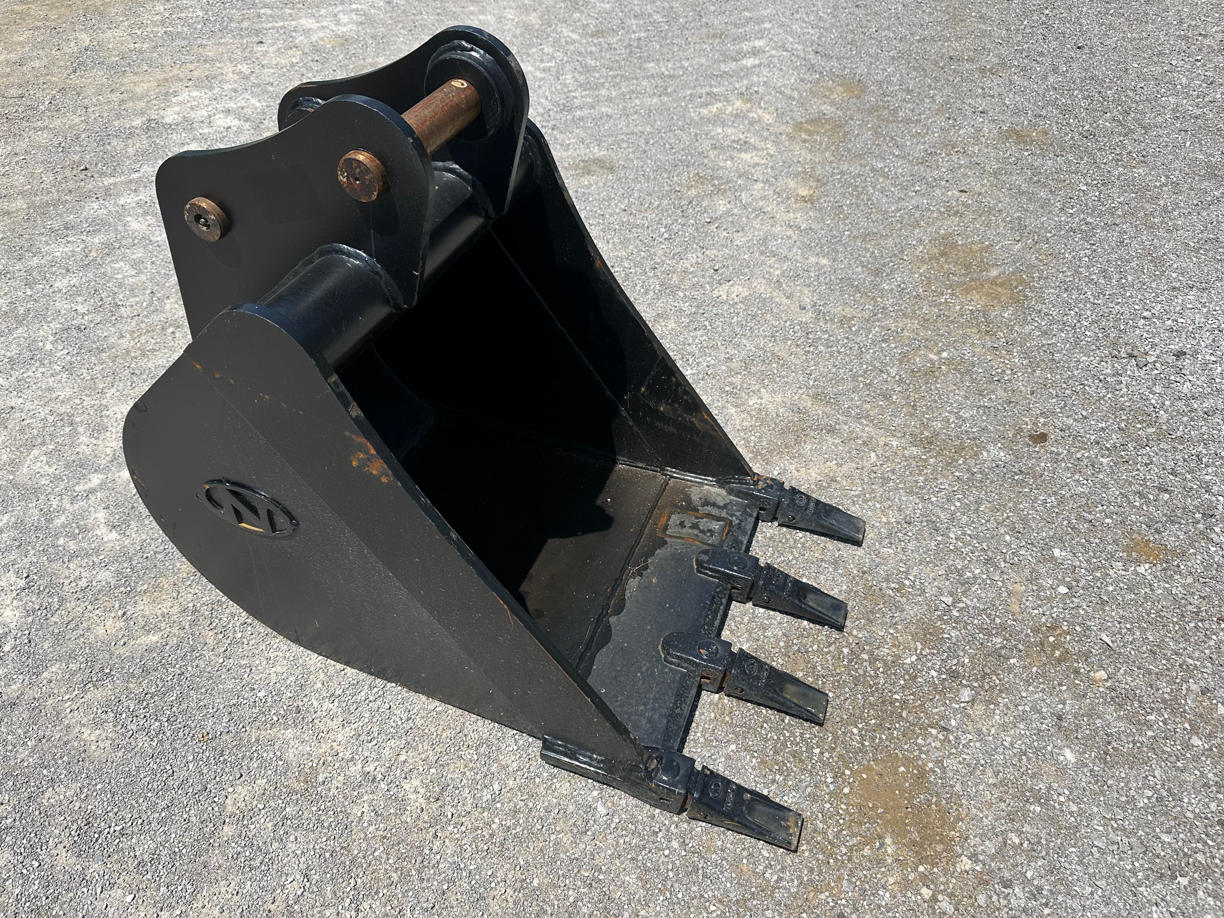 24" BUCKET FOR SY60C Photo 2 Thumbnail